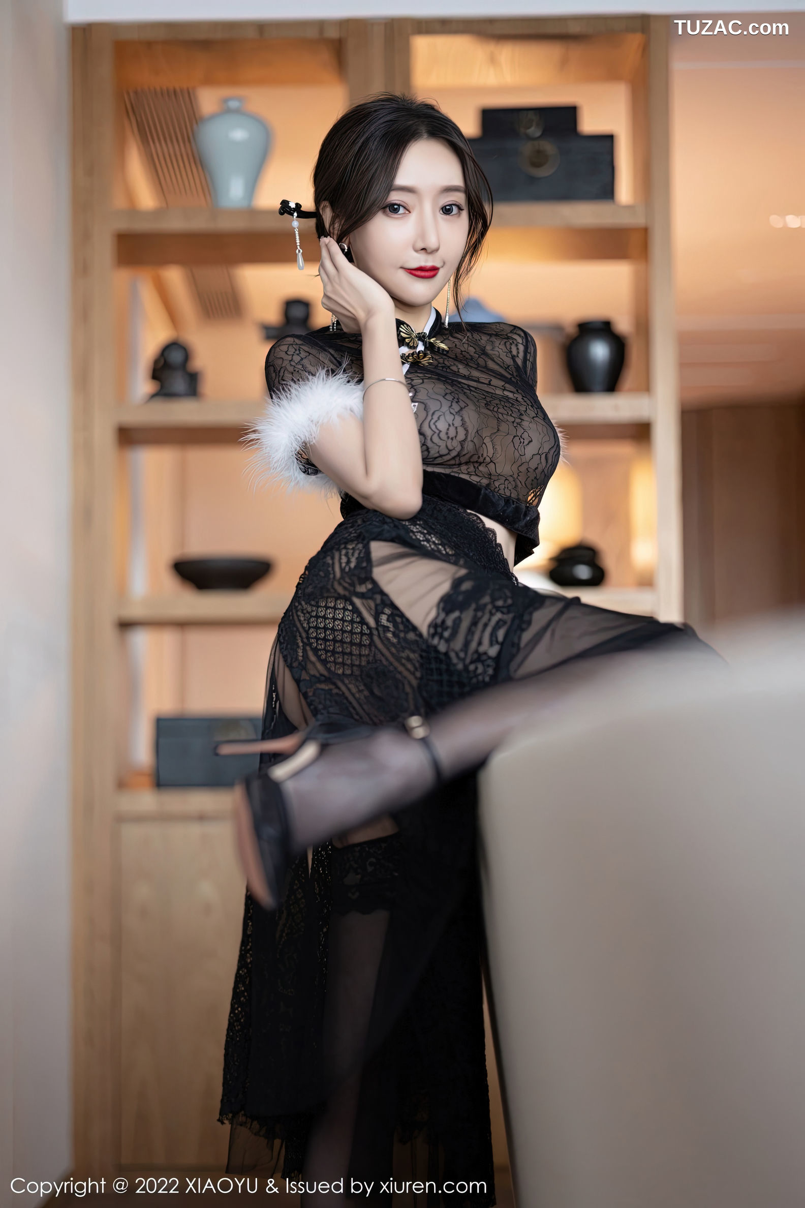 XiaoYu语画界-926-王馨瑶Yanni-黑色薄纱情趣旗袍蕾丝袜-2022.12.15