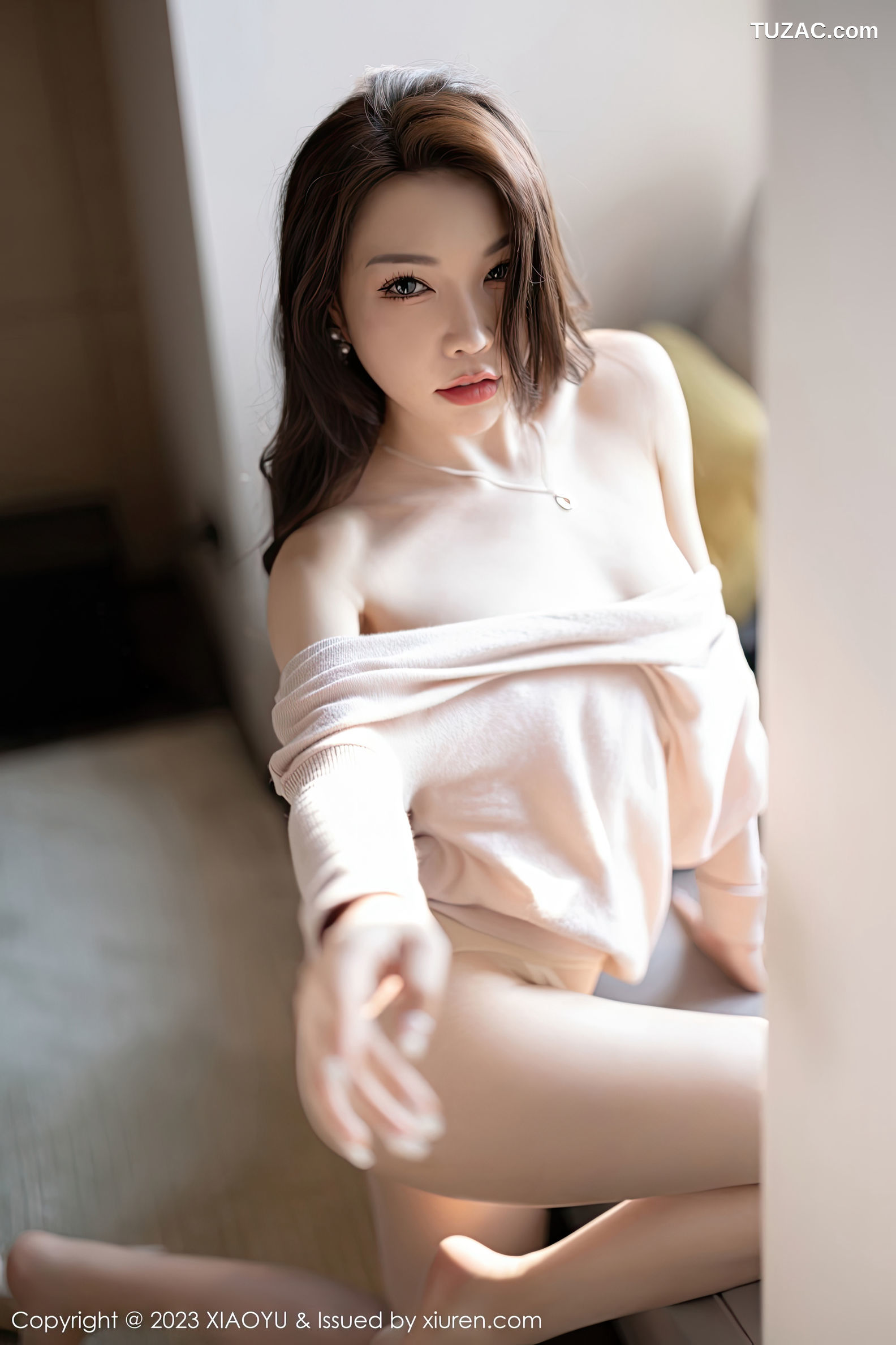 XiaoYu语画界-940-徐莉芝Booty-浅暖色上衣白色长裤白色刺绣内衣-2023.01.05