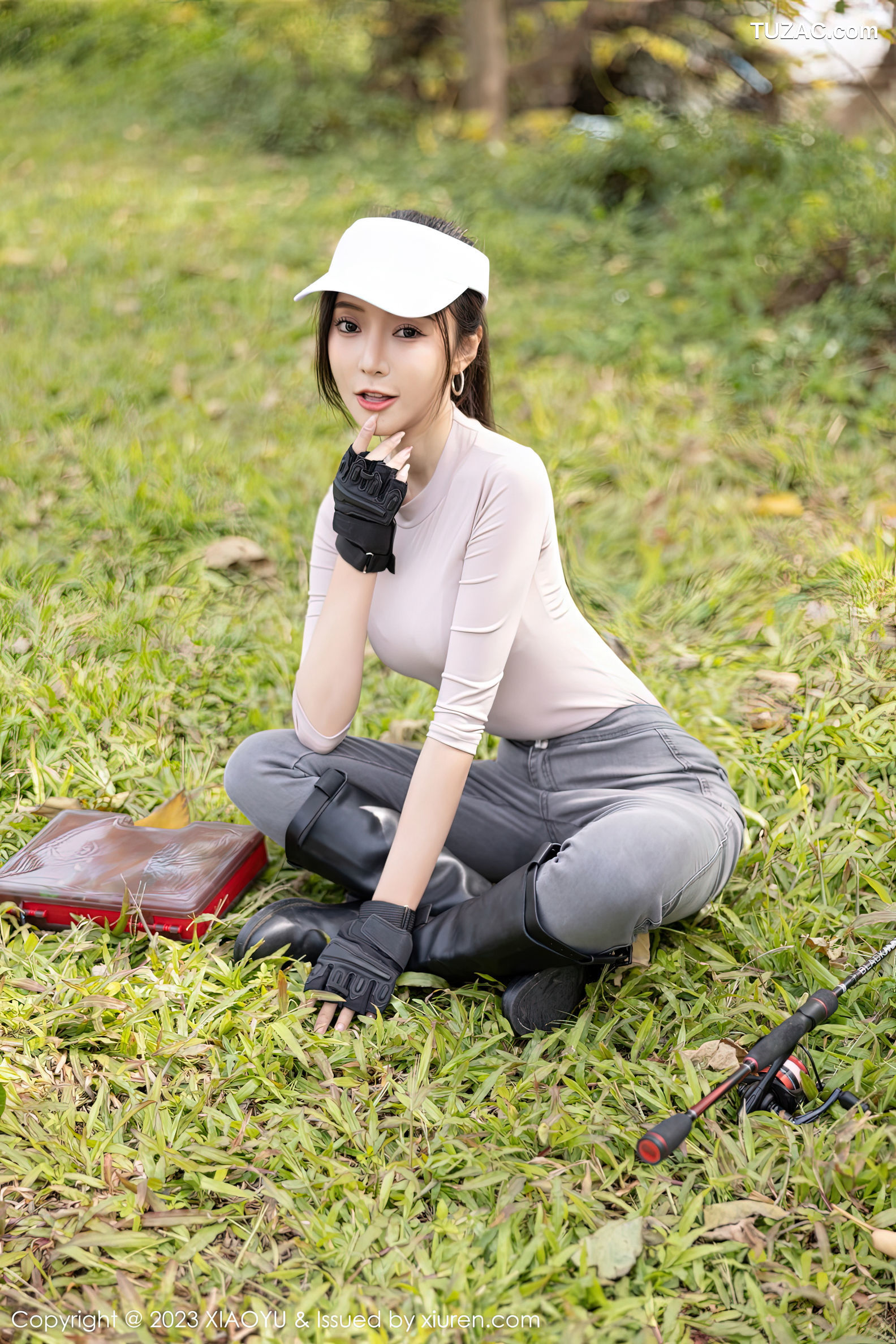 XiaoYu语画界-952-王馨瑶Yanni-户外浅灰收身上衣牛仔裤-2023.01.28