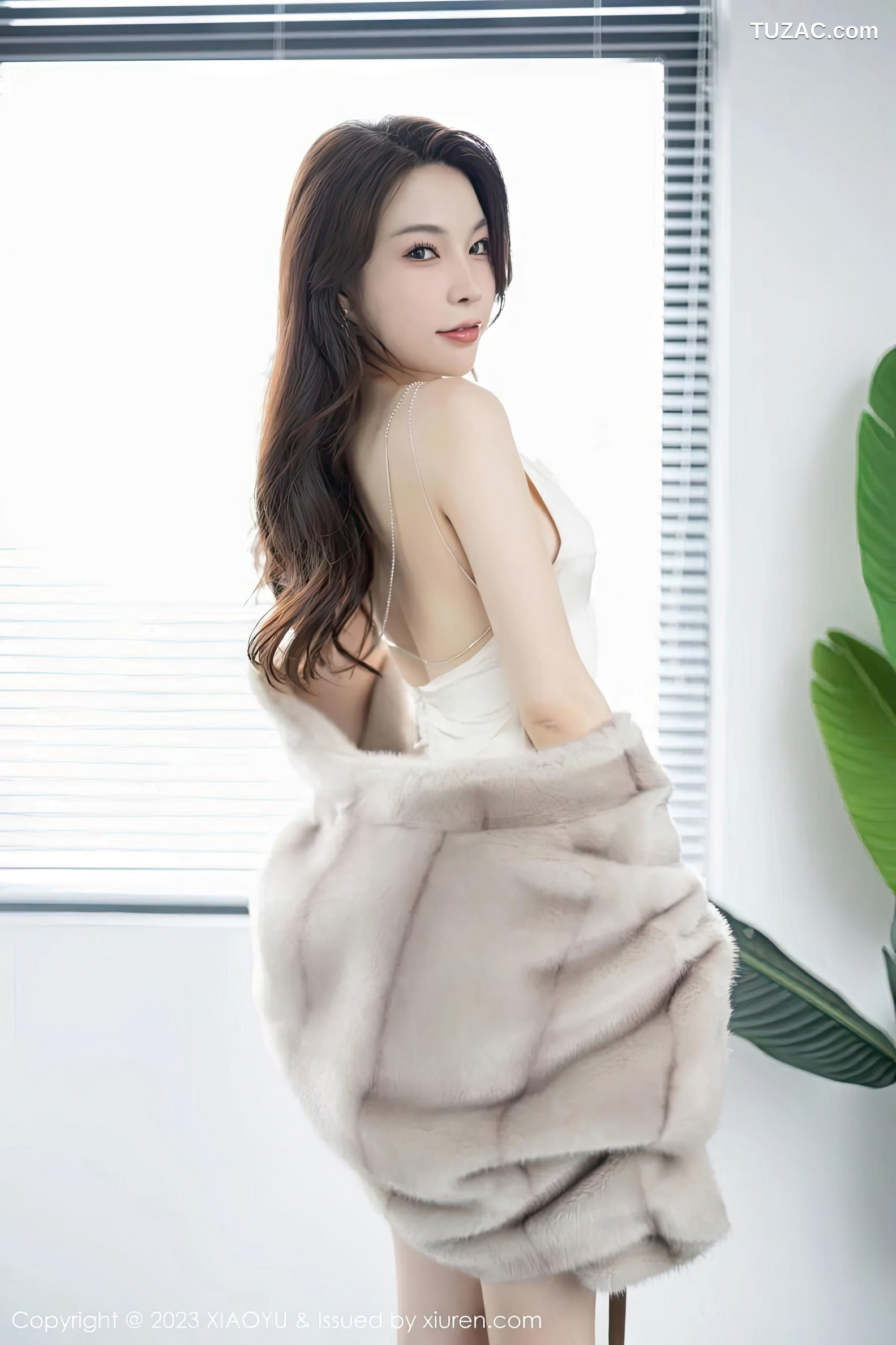 XiaoYu语画界-960-徐莉芝Booty-米色吊带裙原色丝袜-2023.02.07