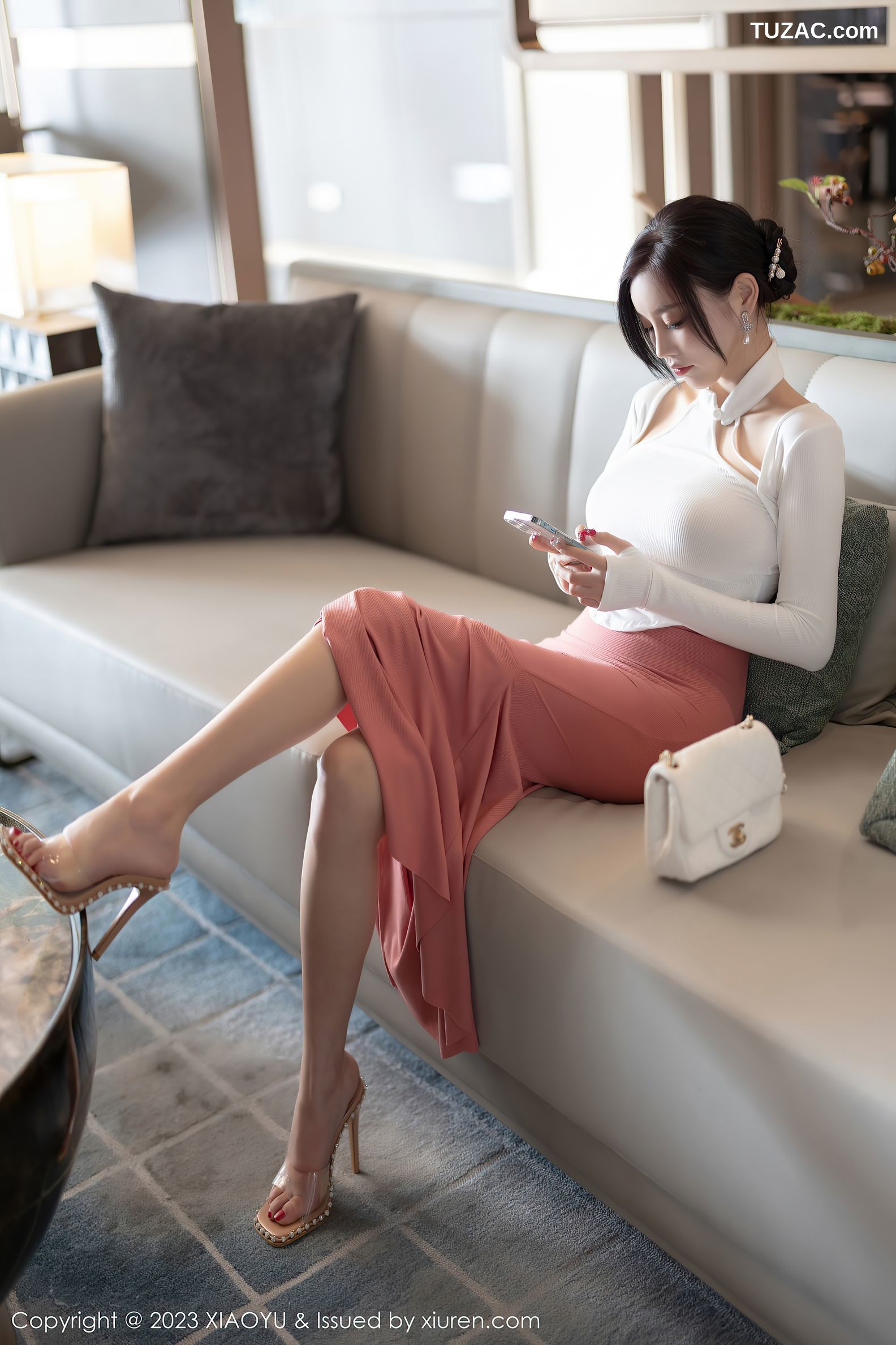 XiaoYu语画界-965-杨晨晨-白色上衣淡红长裙吊坠内衣-2023.02.14