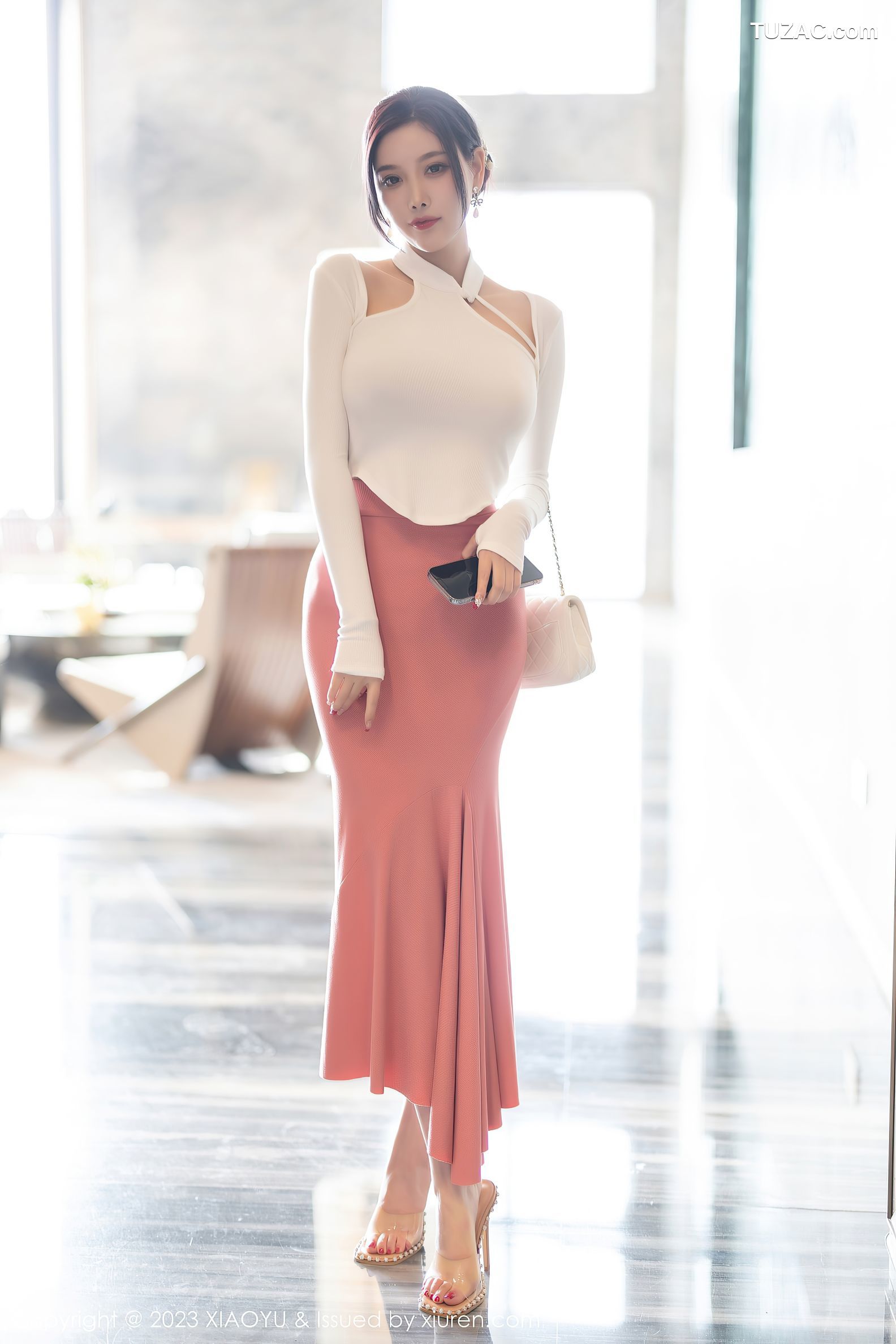 XiaoYu语画界-965-杨晨晨-白色上衣淡红长裙吊坠内衣-2023.02.14