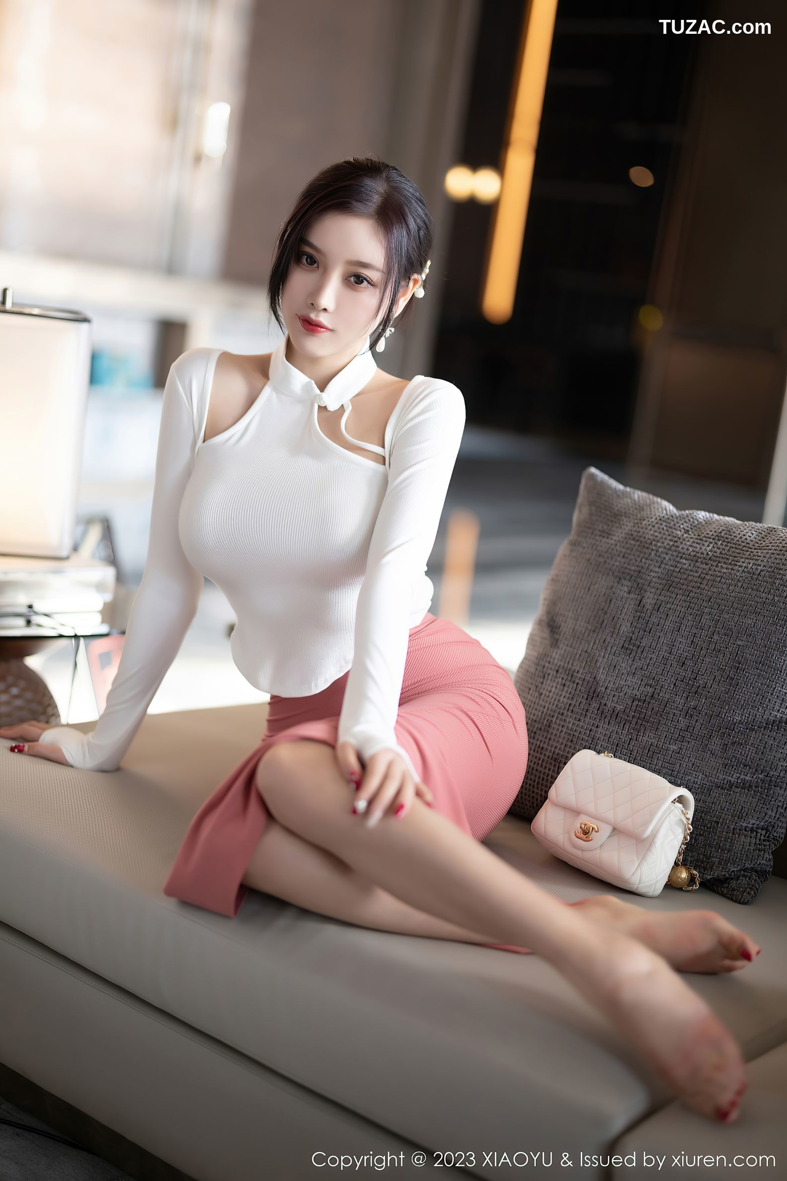XiaoYu语画界-965-杨晨晨-白色上衣淡红长裙吊坠内衣-2023.02.14