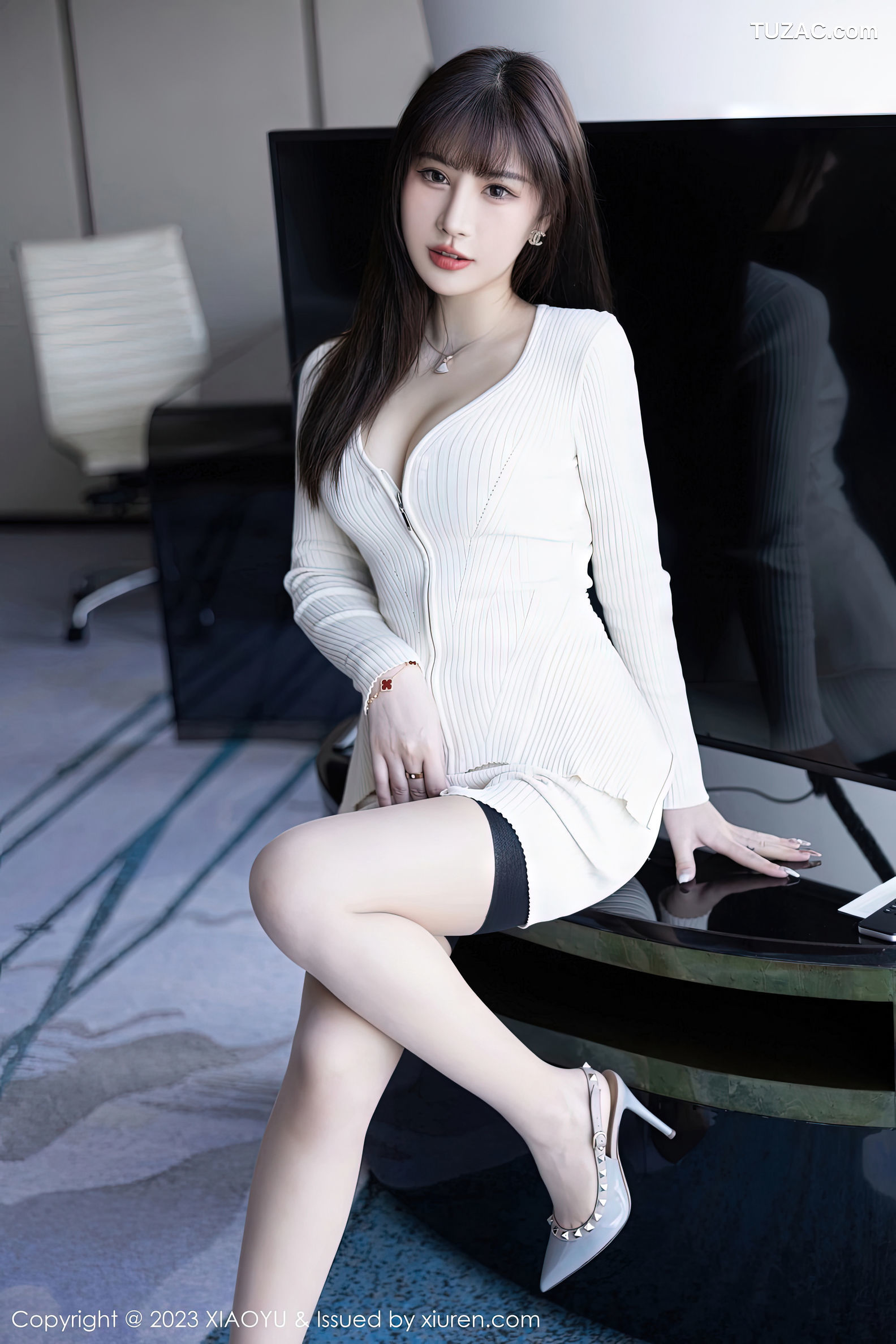 XiaoYu语画界-966-张欣欣-白色开胸衣肉丝吊带袜-2023.02.15