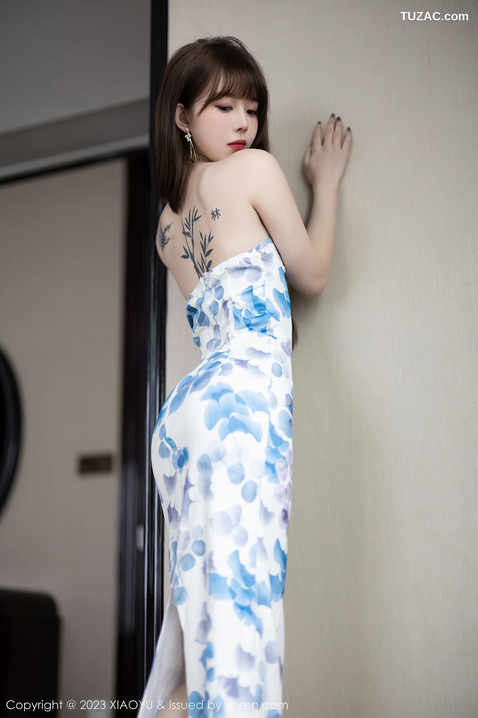 XiaoYu语画界-985-奶瓶-白色图案连衣长裙肉丝浅色内衣-2023.03.14