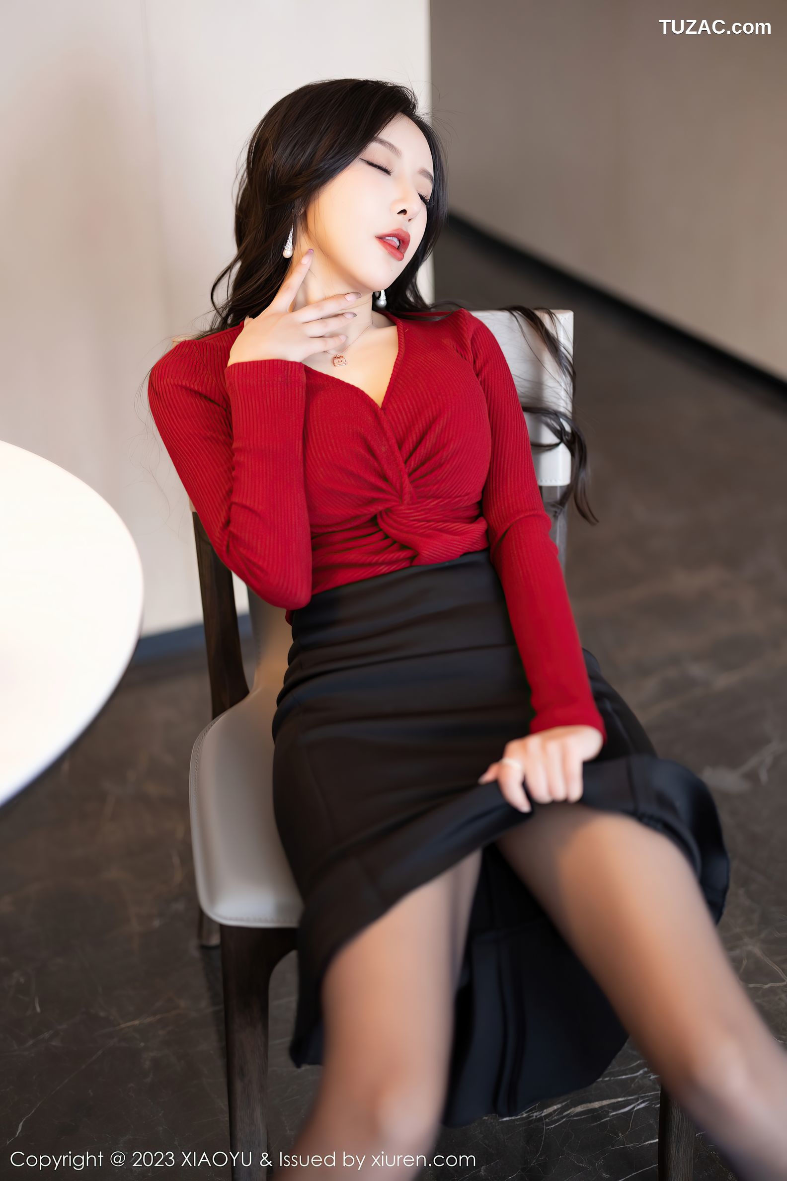 XiaoYu语画界-987-王馨瑶-红色服饰黑短裙浅灰蕾丝内衣-2023.03.16