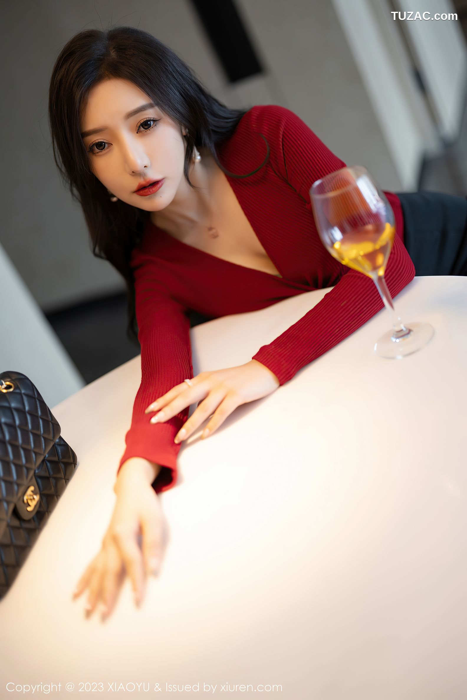 XiaoYu语画界-987-王馨瑶-红色服饰黑短裙浅灰蕾丝内衣-2023.03.16