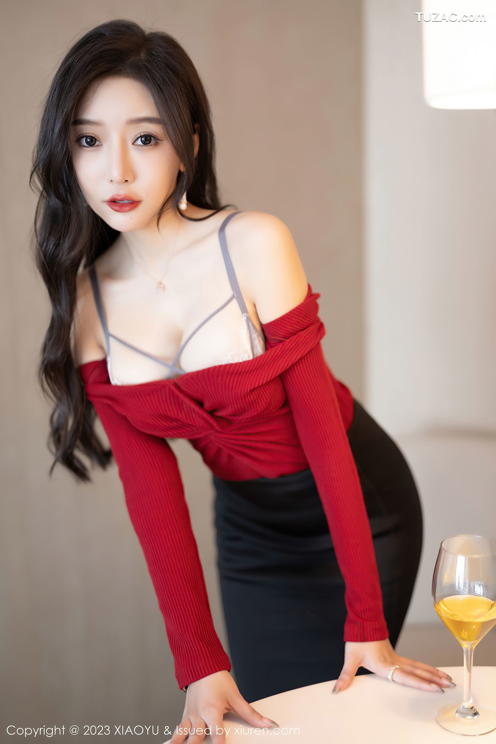 XiaoYu语画界-987-王馨瑶-红色服饰黑短裙浅灰蕾丝内衣-2023.03.16