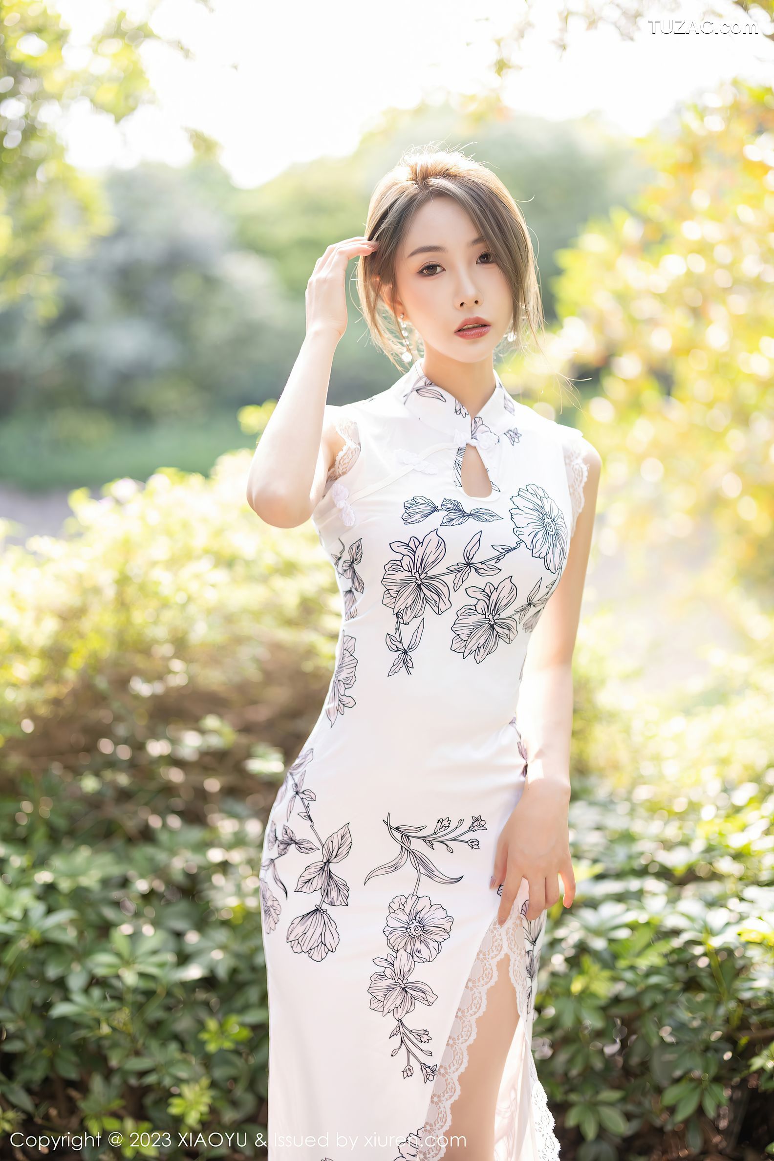 XiaoYu语画界-1022-苏苏阿-白色印花旗袍灰色内衣-2023.05.08