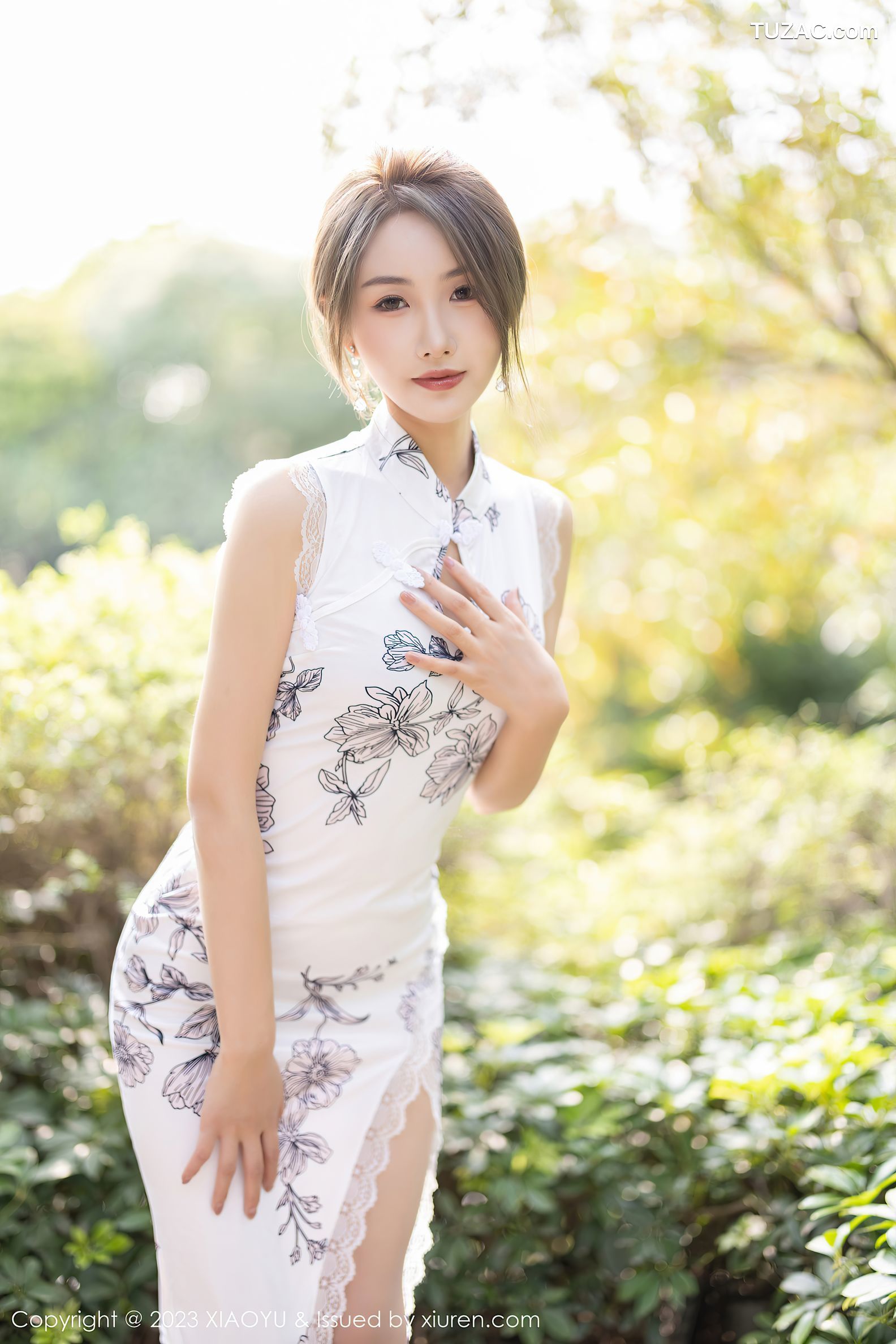 XiaoYu语画界-1022-苏苏阿-白色印花旗袍灰色内衣-2023.05.08