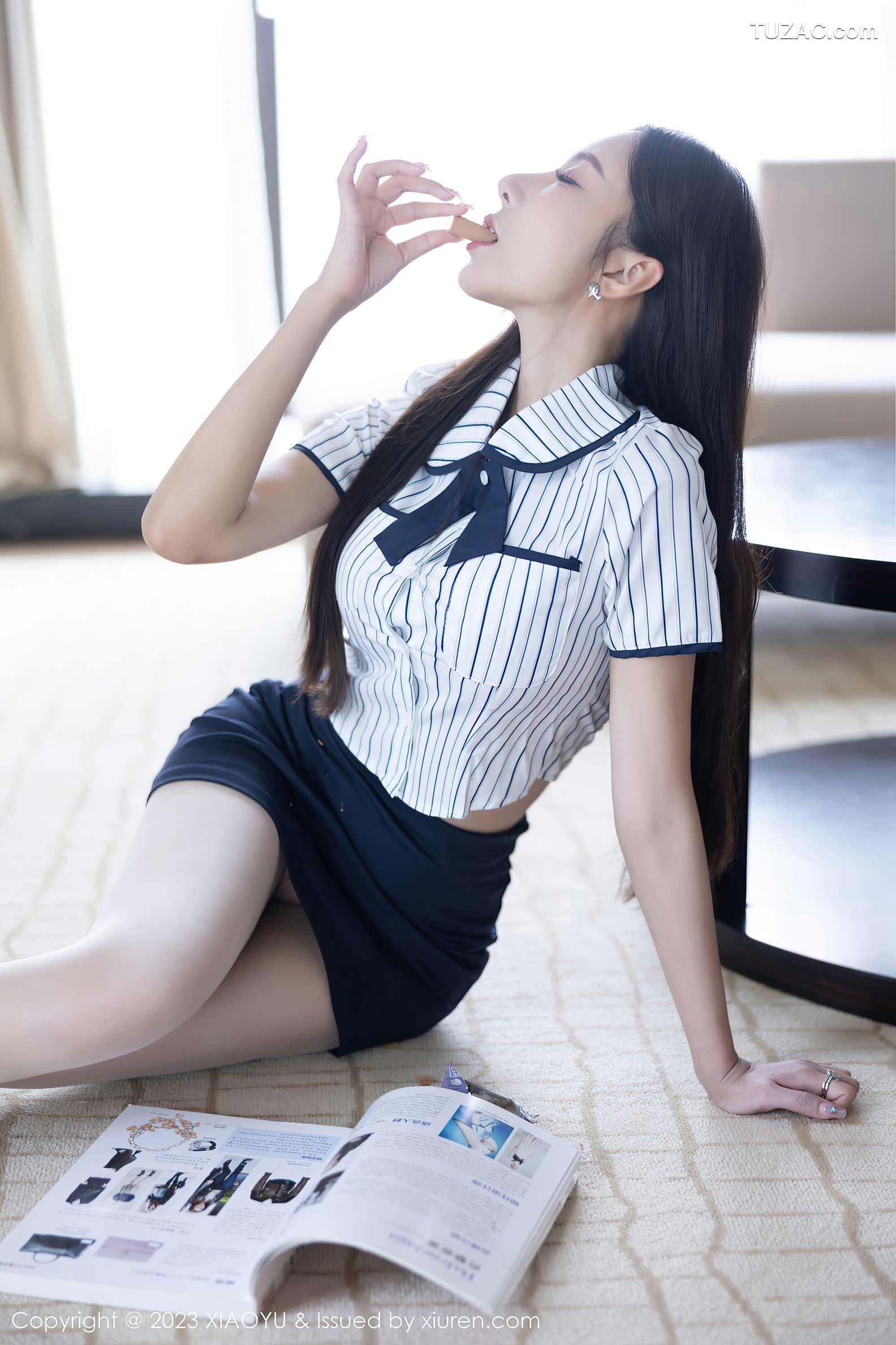 XiaoYu语画界-1025-王馨瑶Yanni-灰蓝条纹白衬衫学生装粉色内衣-2023.05.11
