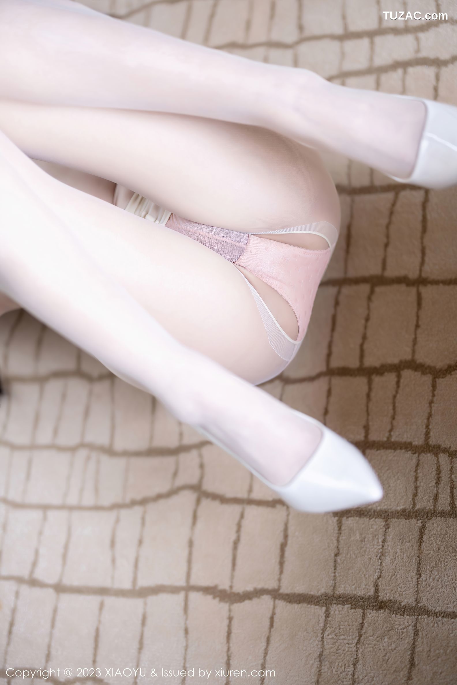 XiaoYu语画界-1025-王馨瑶Yanni-灰蓝条纹白衬衫学生装粉色内衣-2023.05.11