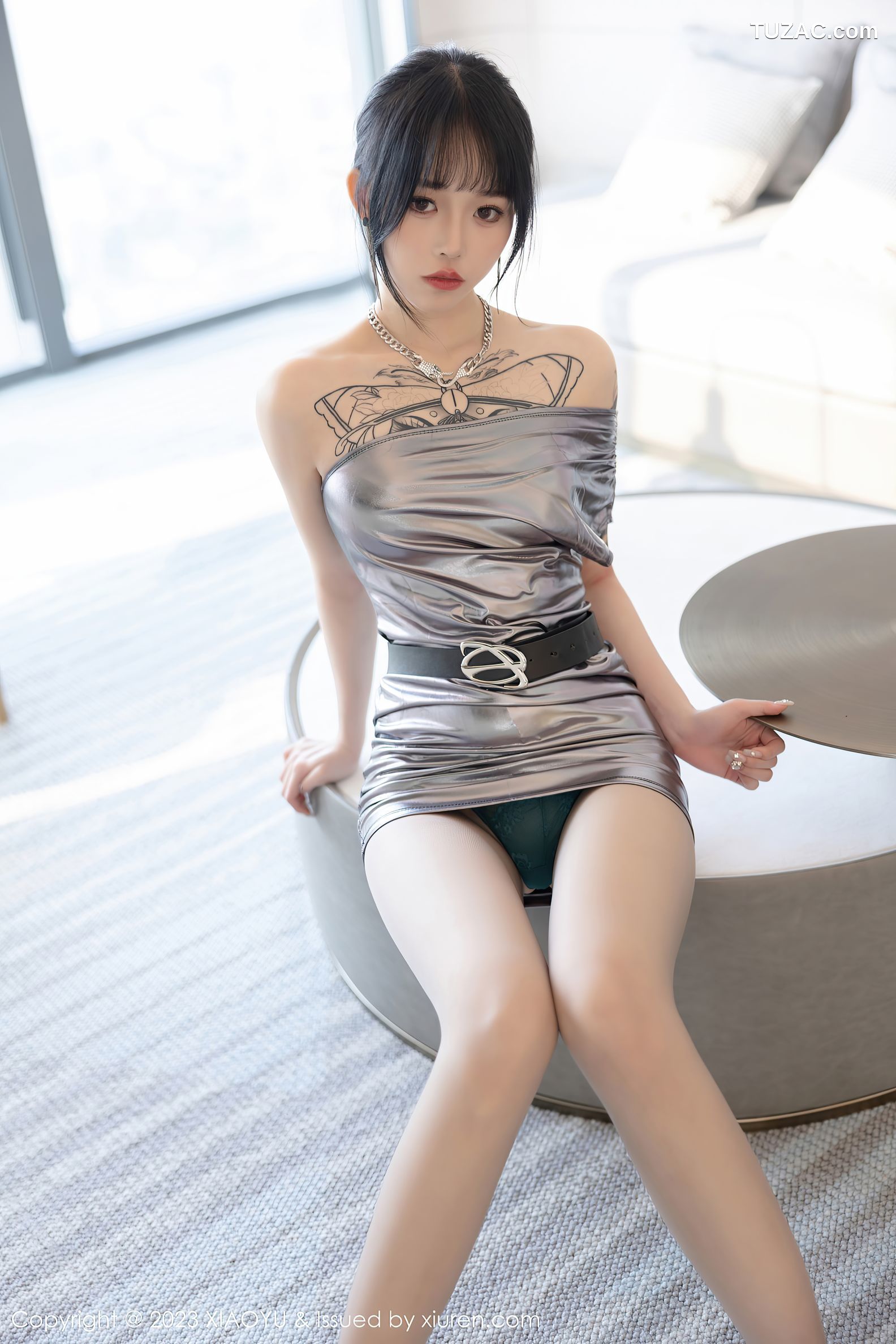 XiaoYu语画界-1037-奶瓶-银色露肩连衣短裙灰吊带睡衣-2023.05.29