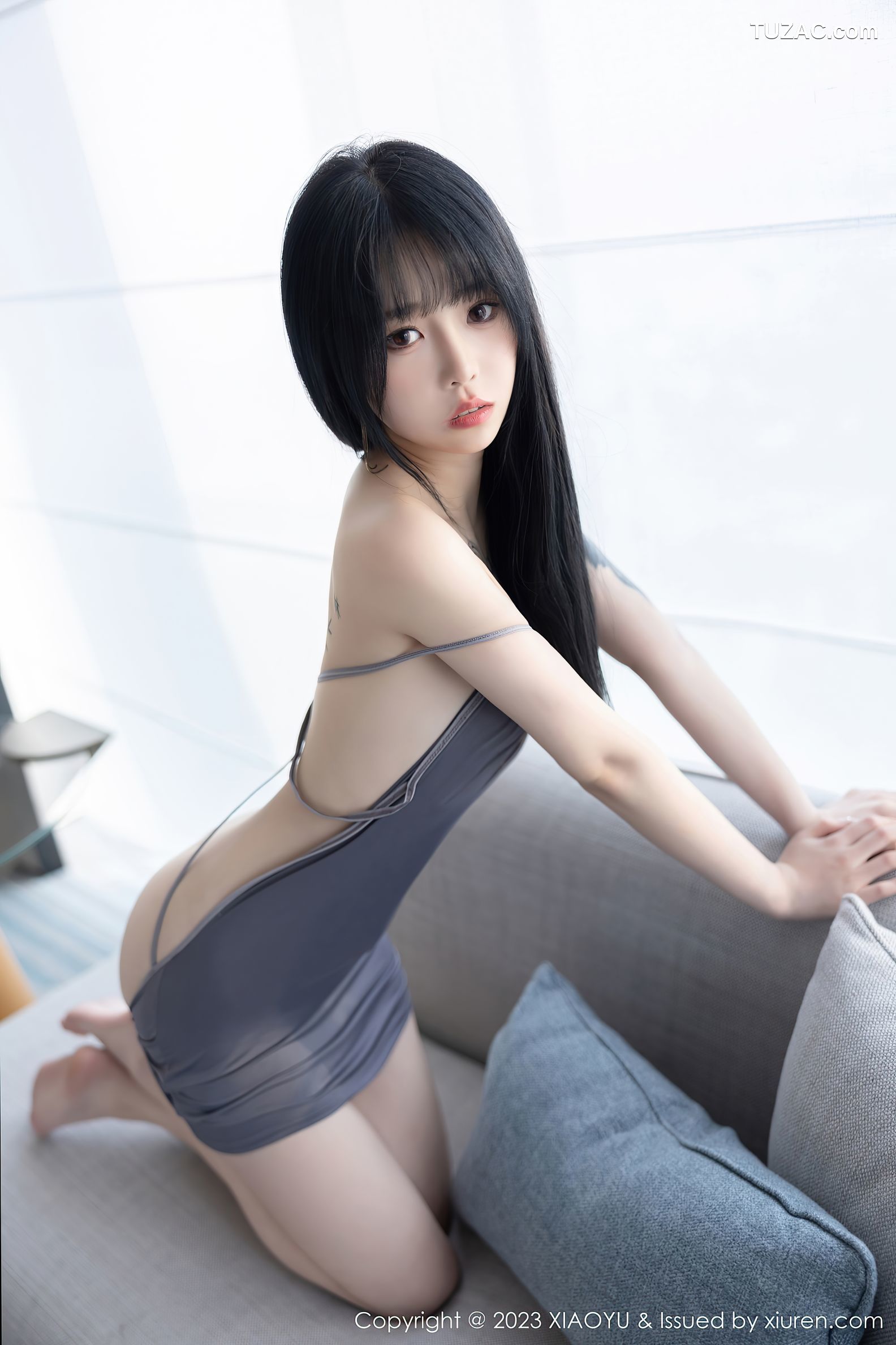 XiaoYu语画界-1037-奶瓶-银色露肩连衣短裙灰吊带睡衣-2023.05.29