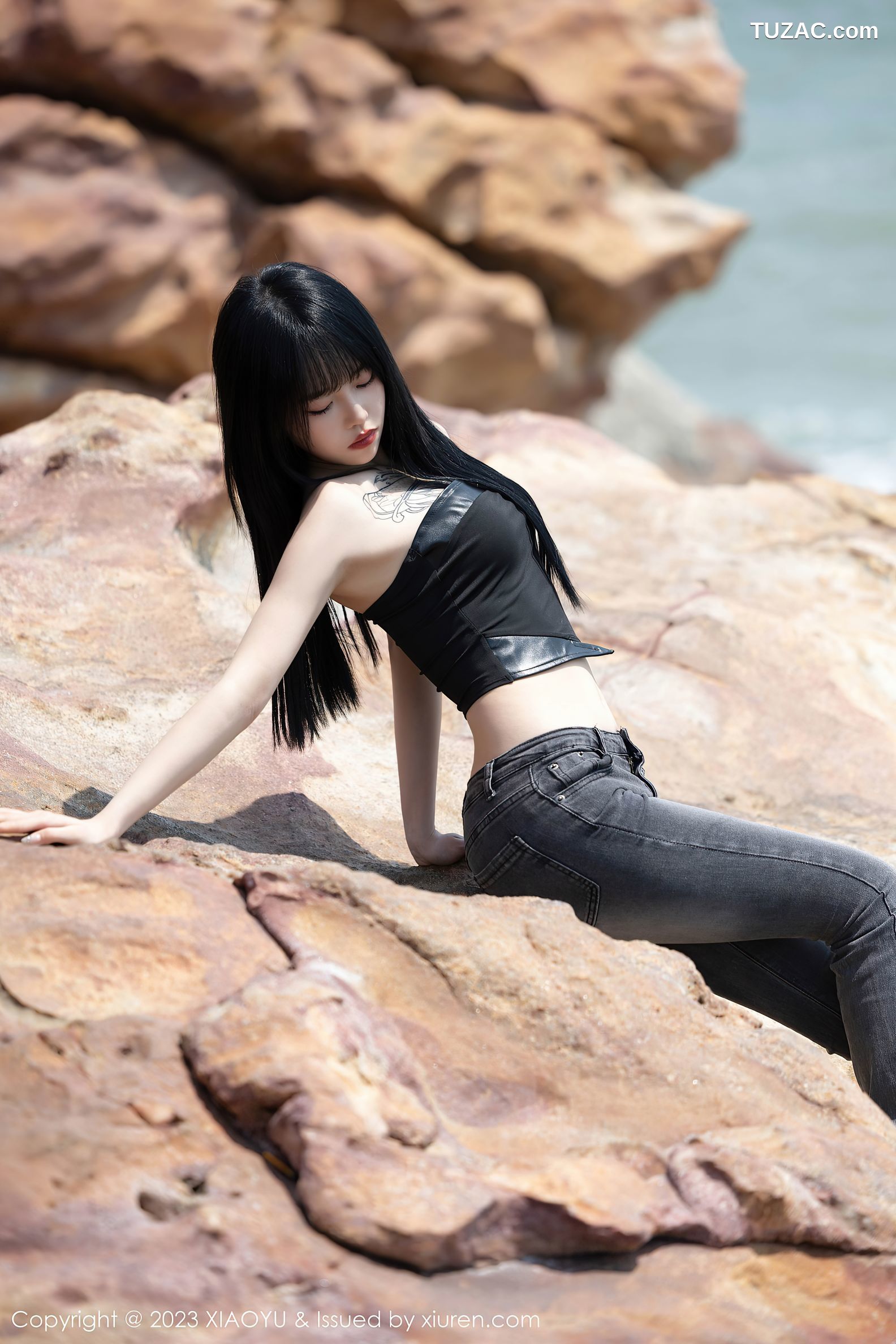 XiaoYu语画界-1047-奶瓶-黑抹胸黑牛仔裤蛋黄色吊带黑透视睡衣-2023.06.12