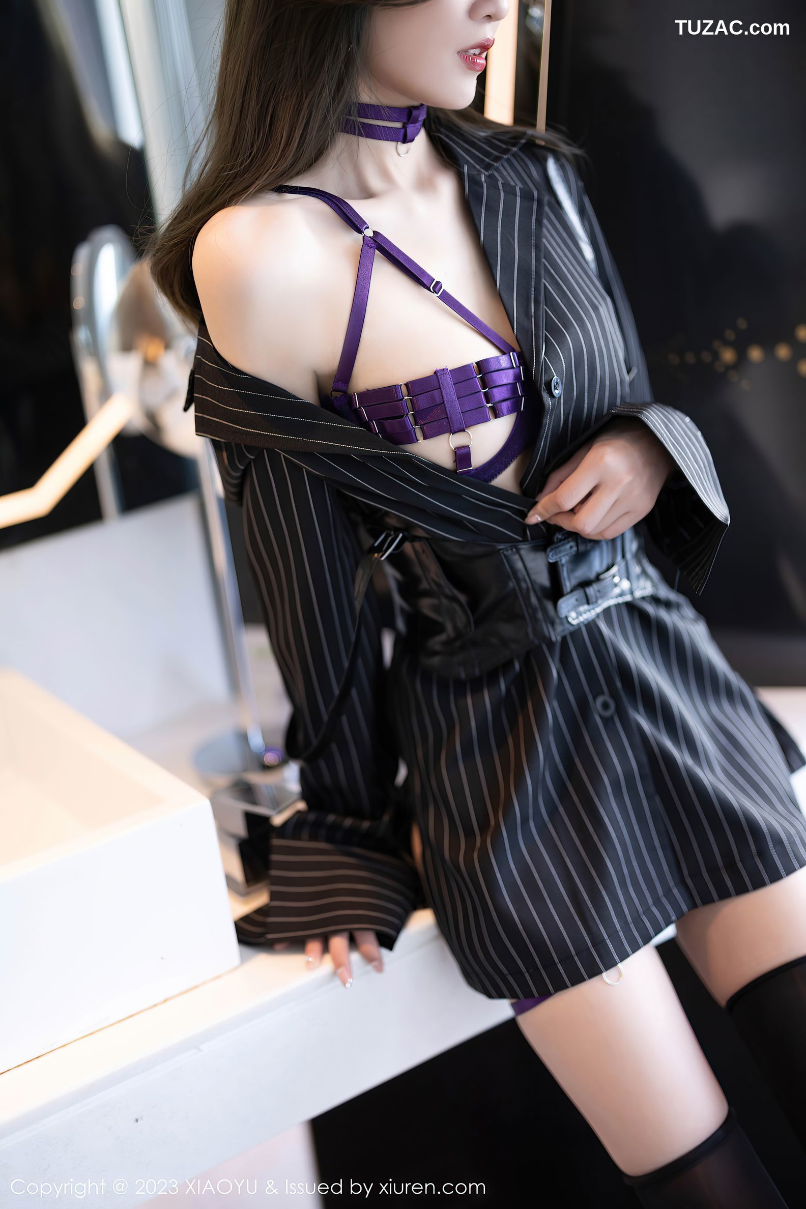 XiaoYu语画界-1056-程程程-条纹短大衣黑丝紫色情趣内衣-2023.06.26