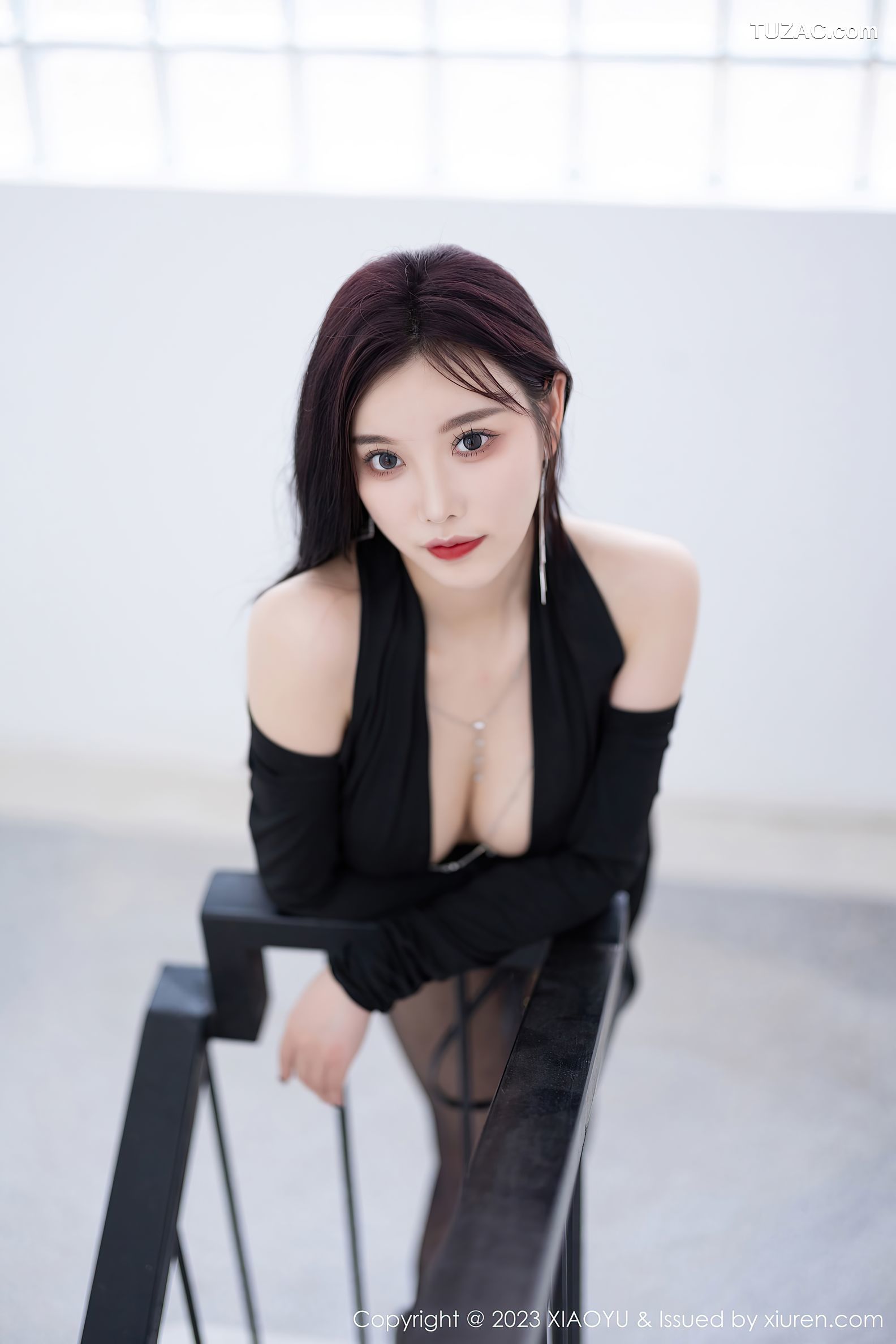 XiaoYu语画界-1060-杨晨晨Yome-贵州旅拍-深V礼服短裙黑丝-2023.06.30