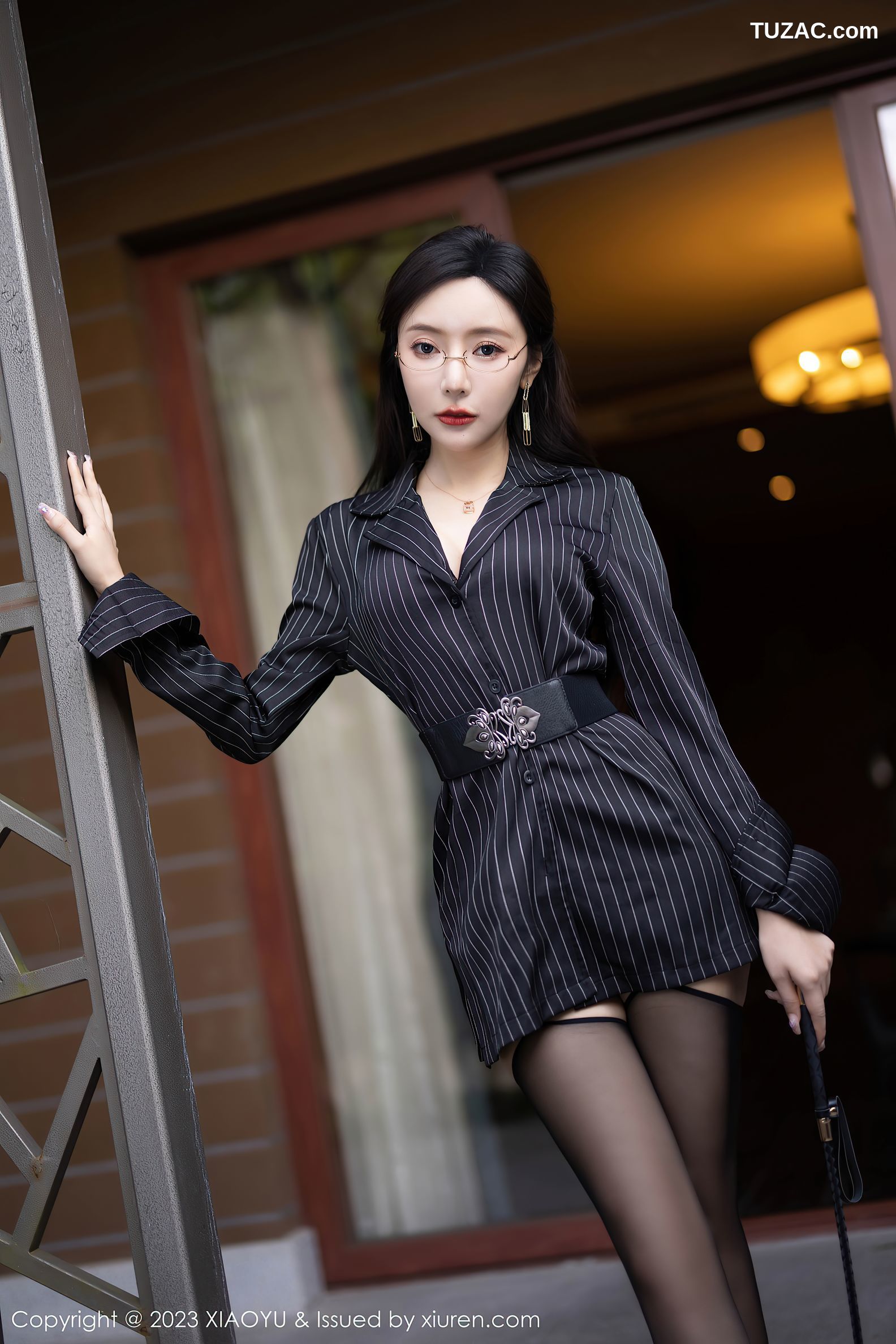 XiaoYu语画界-1062-王馨瑶yanni-贵州旅拍-条纹职业装黑丝-2023.07.04