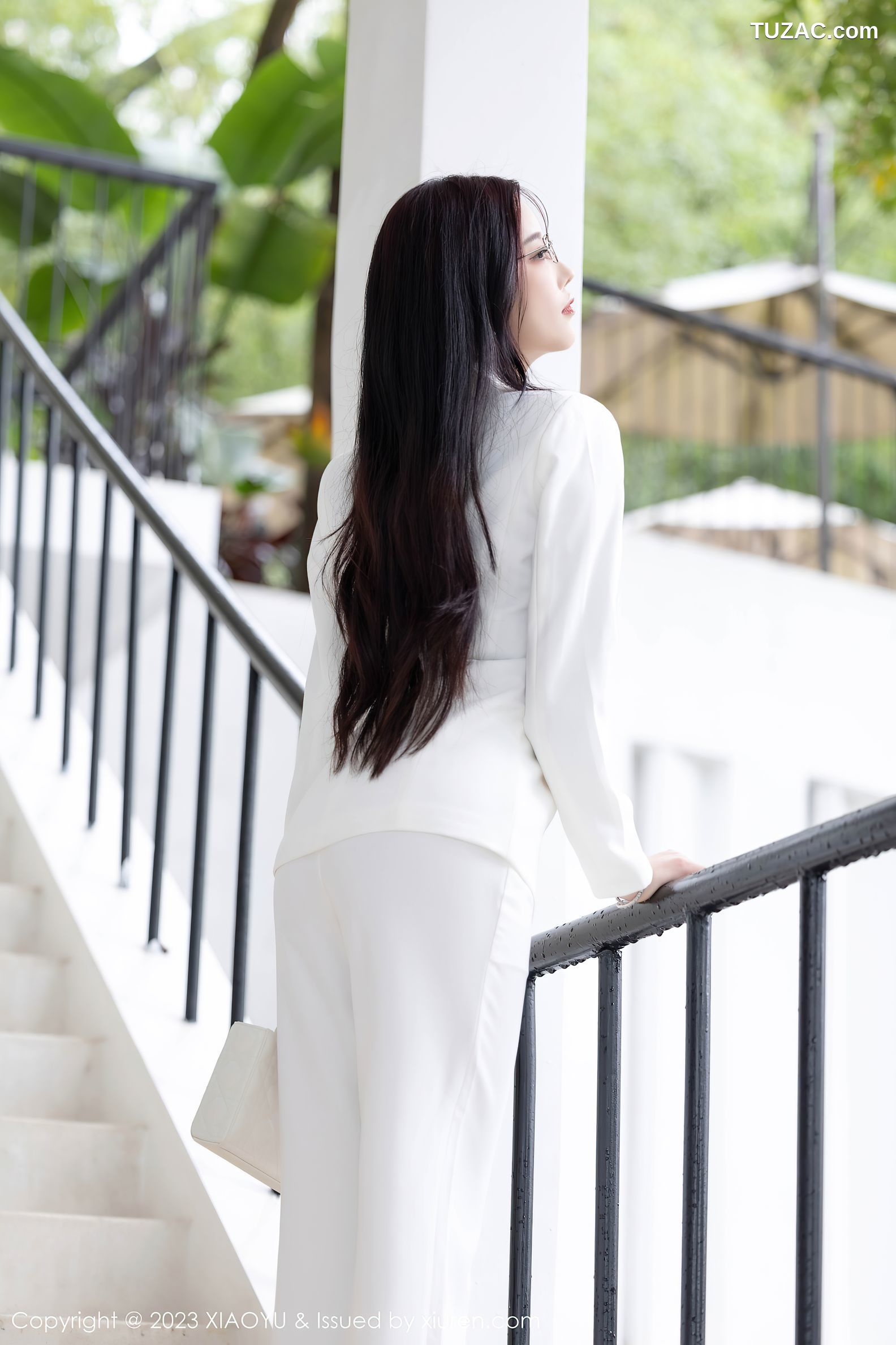 XiaoYu语画界-1065-杨晨晨Yome-白色简约OL套装蓝衬衫深灰内衣-2023.07.07