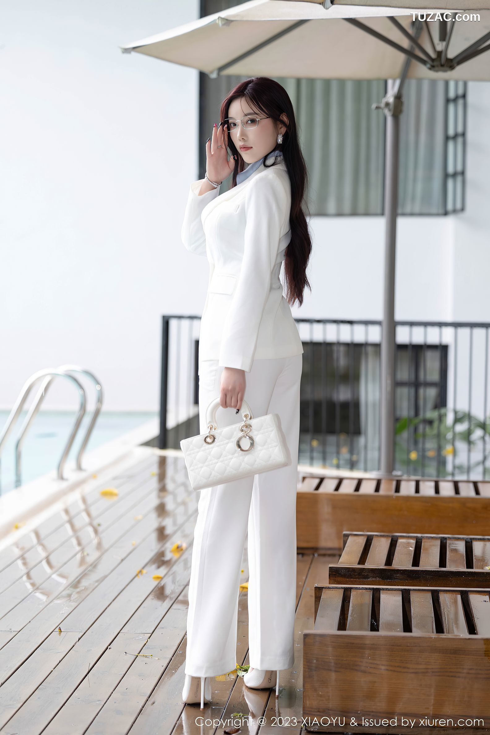 XiaoYu语画界-1065-杨晨晨Yome-白色简约OL套装蓝衬衫深灰内衣-2023.07.07