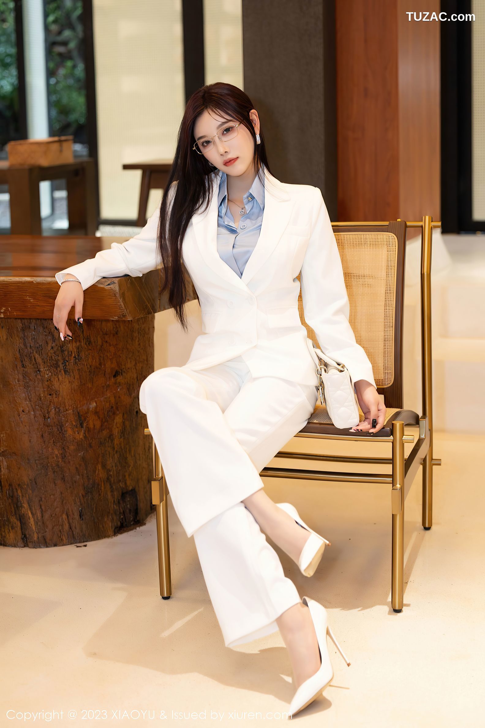 XiaoYu语画界-1065-杨晨晨Yome-白色简约OL套装蓝衬衫深灰内衣-2023.07.07