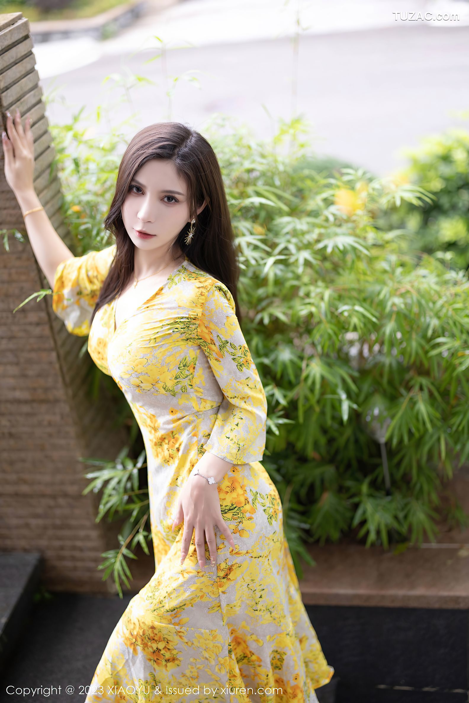 XiaoYu语画界-1066-小蛮妖Yummy-贵州旅拍-黄色花长裙黑带情趣内衣爆乳-2023.07.10
