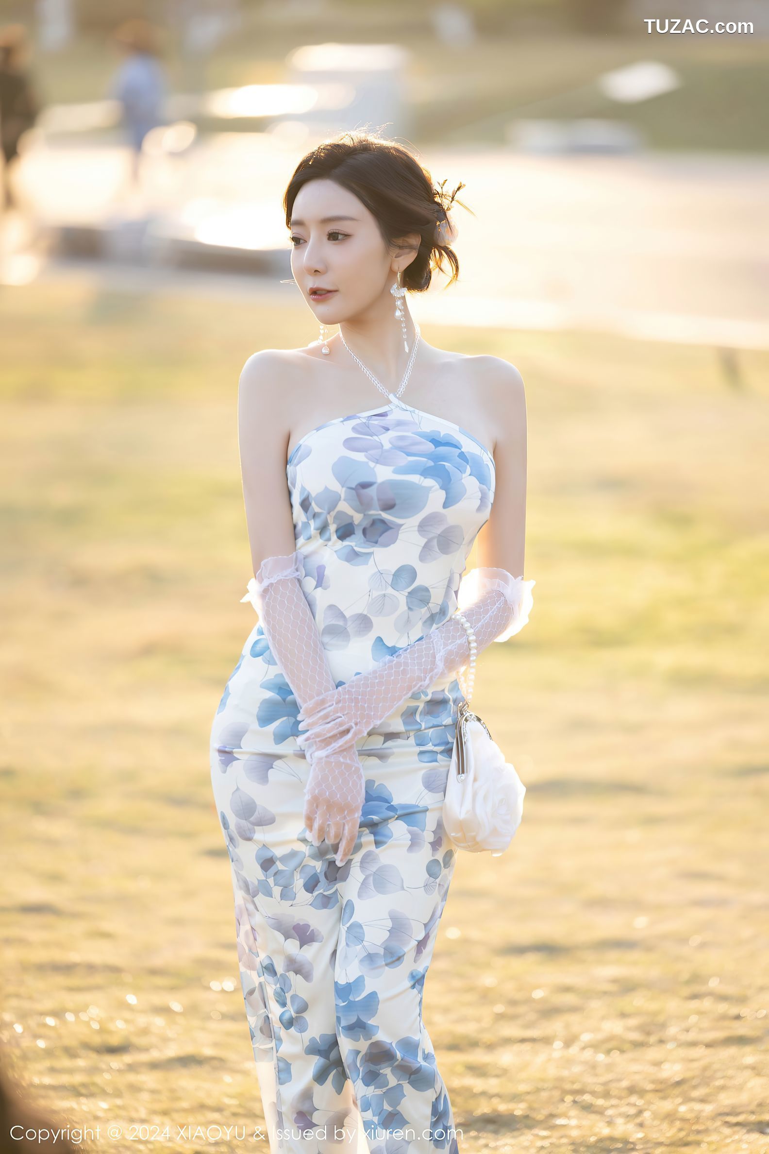 XiaoYu语画界-1191-王馨瑶yanni-蓝印花白长裙诱人白色丝袜-2024.01.24