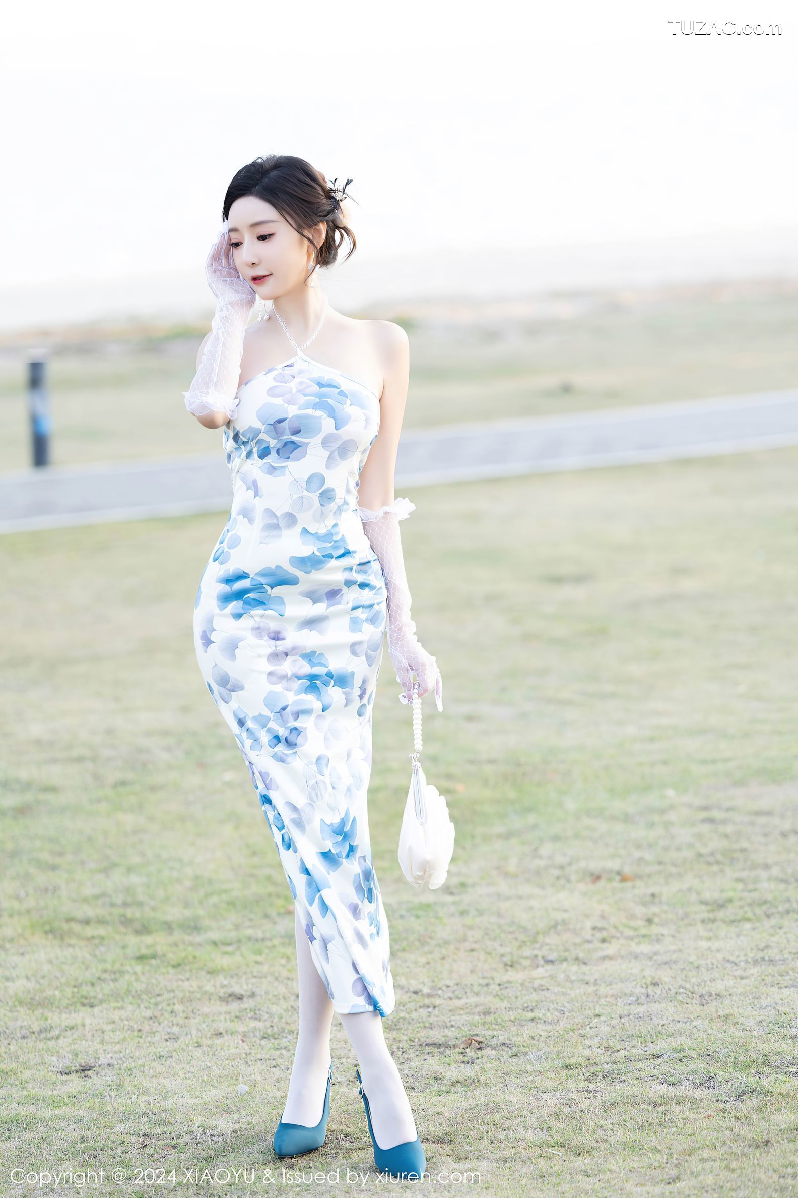 XiaoYu语画界-1191-王馨瑶yanni-蓝印花白长裙诱人白色丝袜-2024.01.24