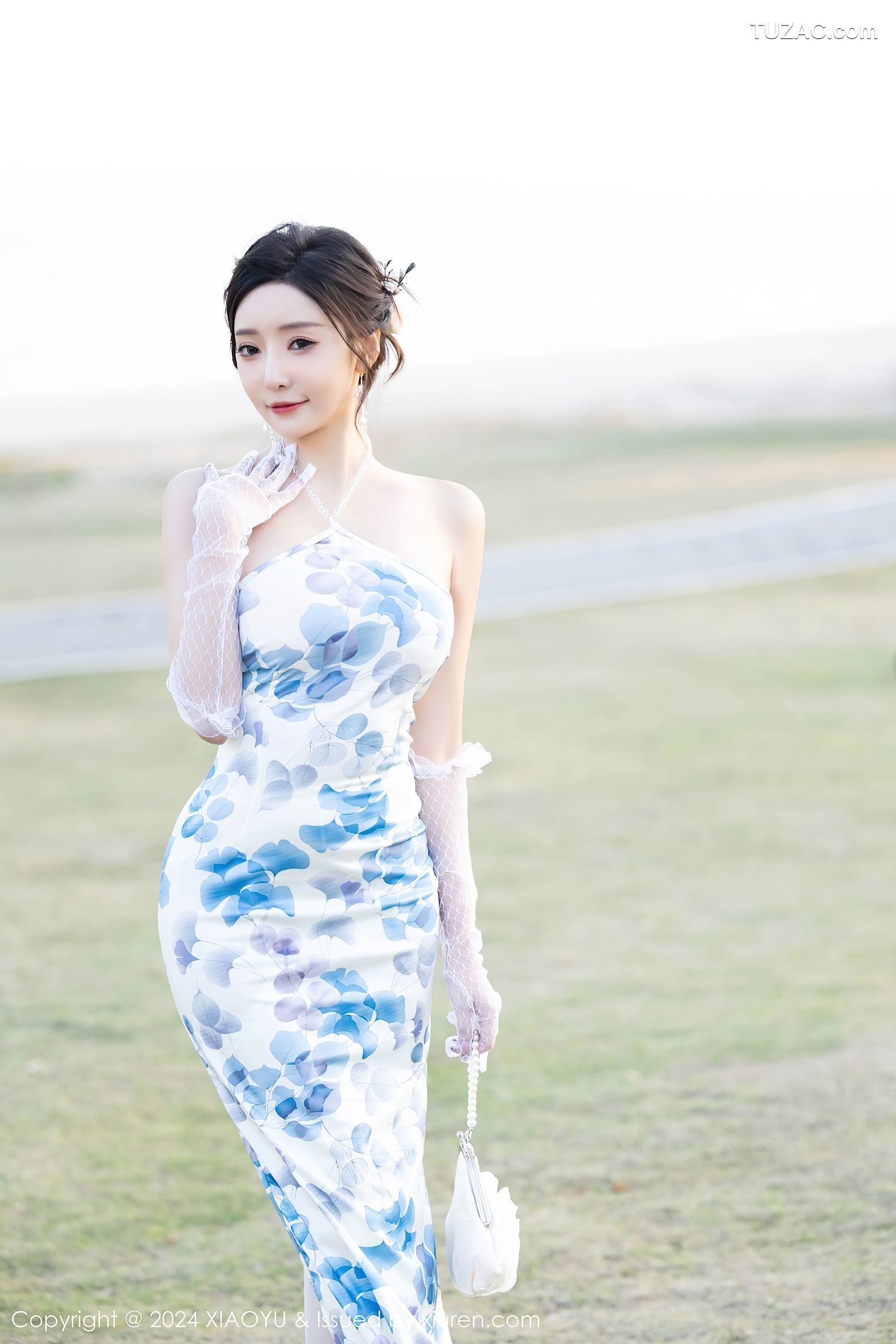 XiaoYu语画界-1191-王馨瑶yanni-蓝印花白长裙诱人白色丝袜-2024.01.24