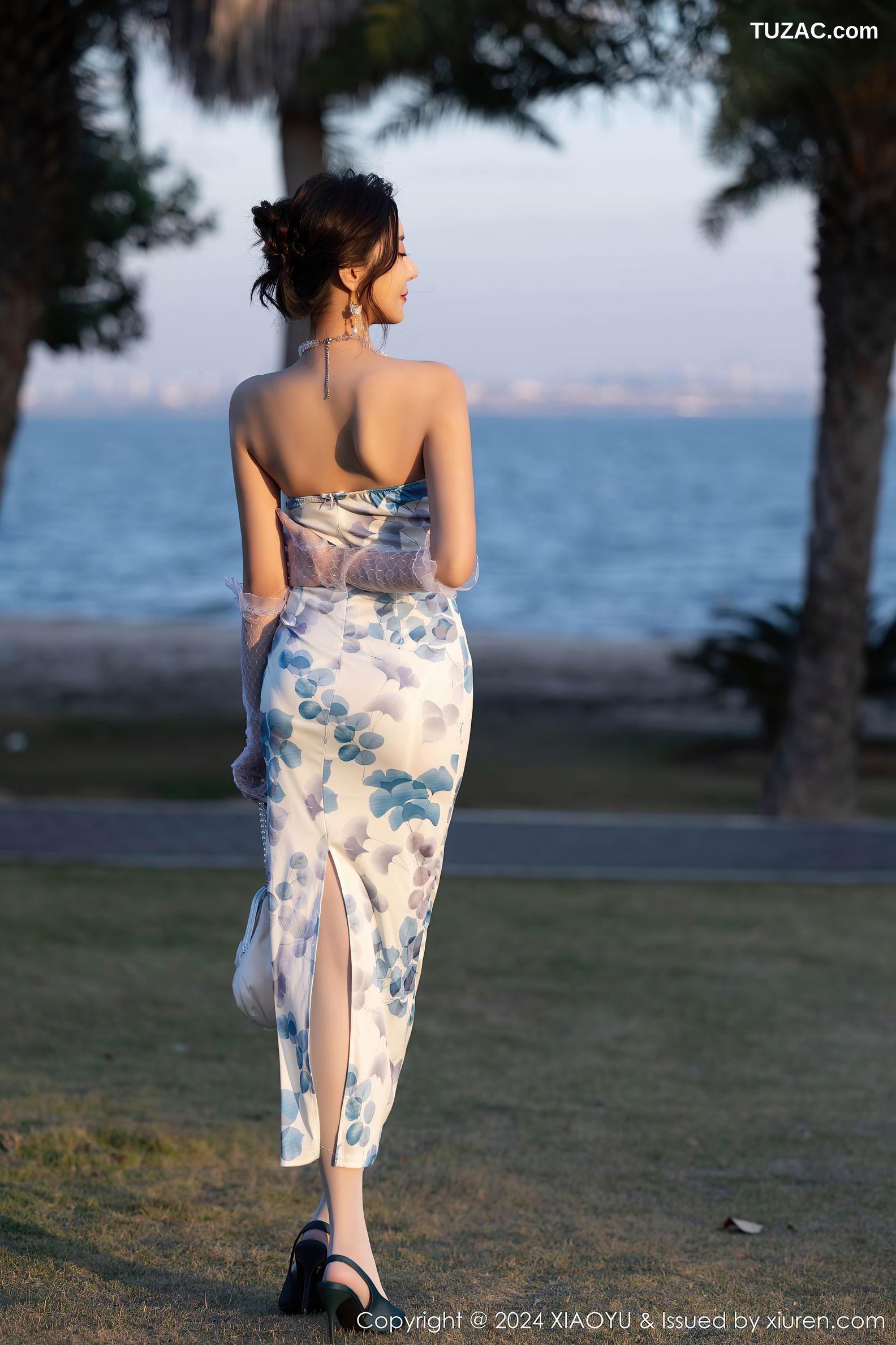 XiaoYu语画界-1191-王馨瑶yanni-蓝印花白长裙诱人白色丝袜-2024.01.24