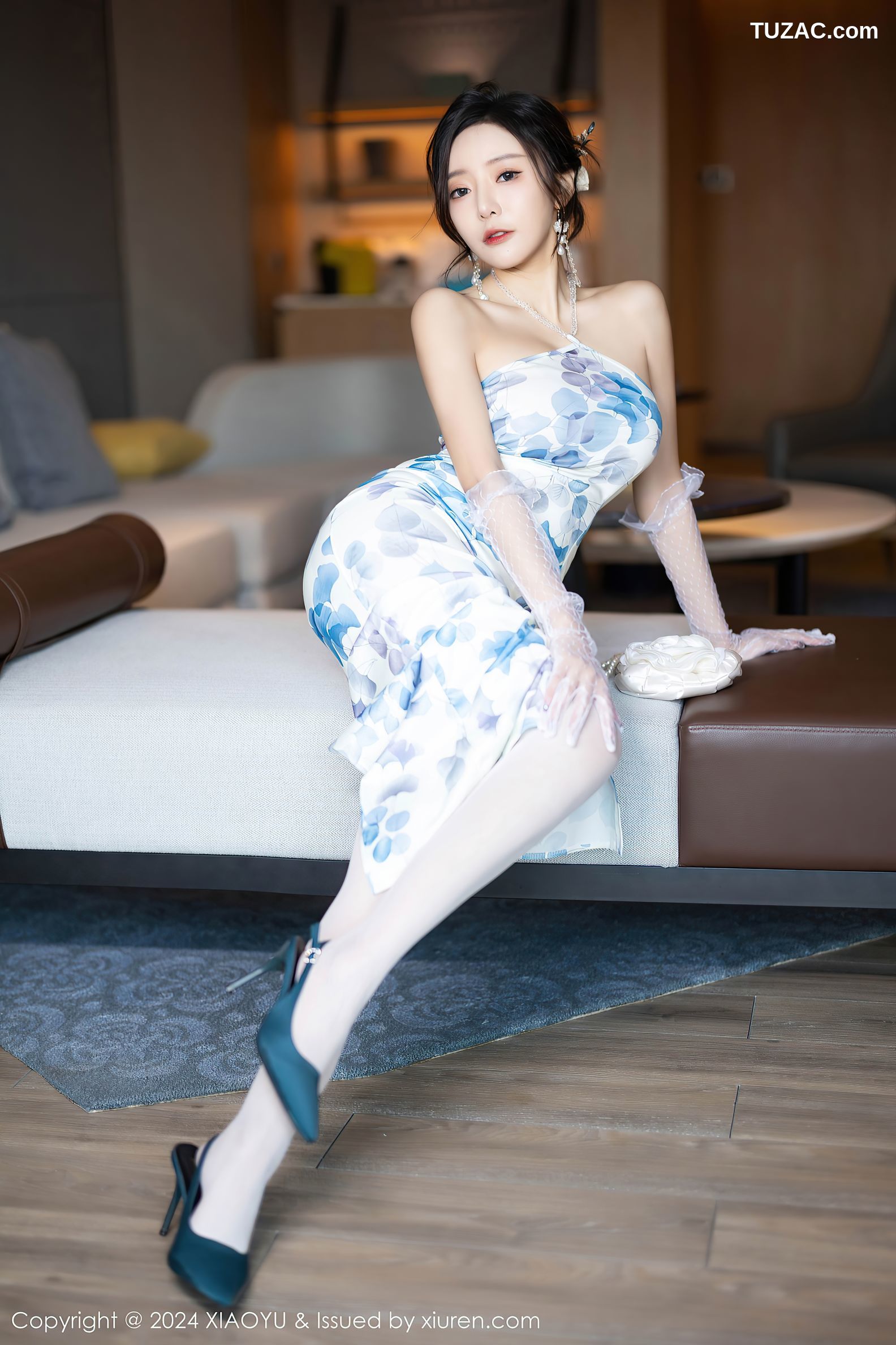 XiaoYu语画界-1191-王馨瑶yanni-蓝印花白长裙诱人白色丝袜-2024.01.24