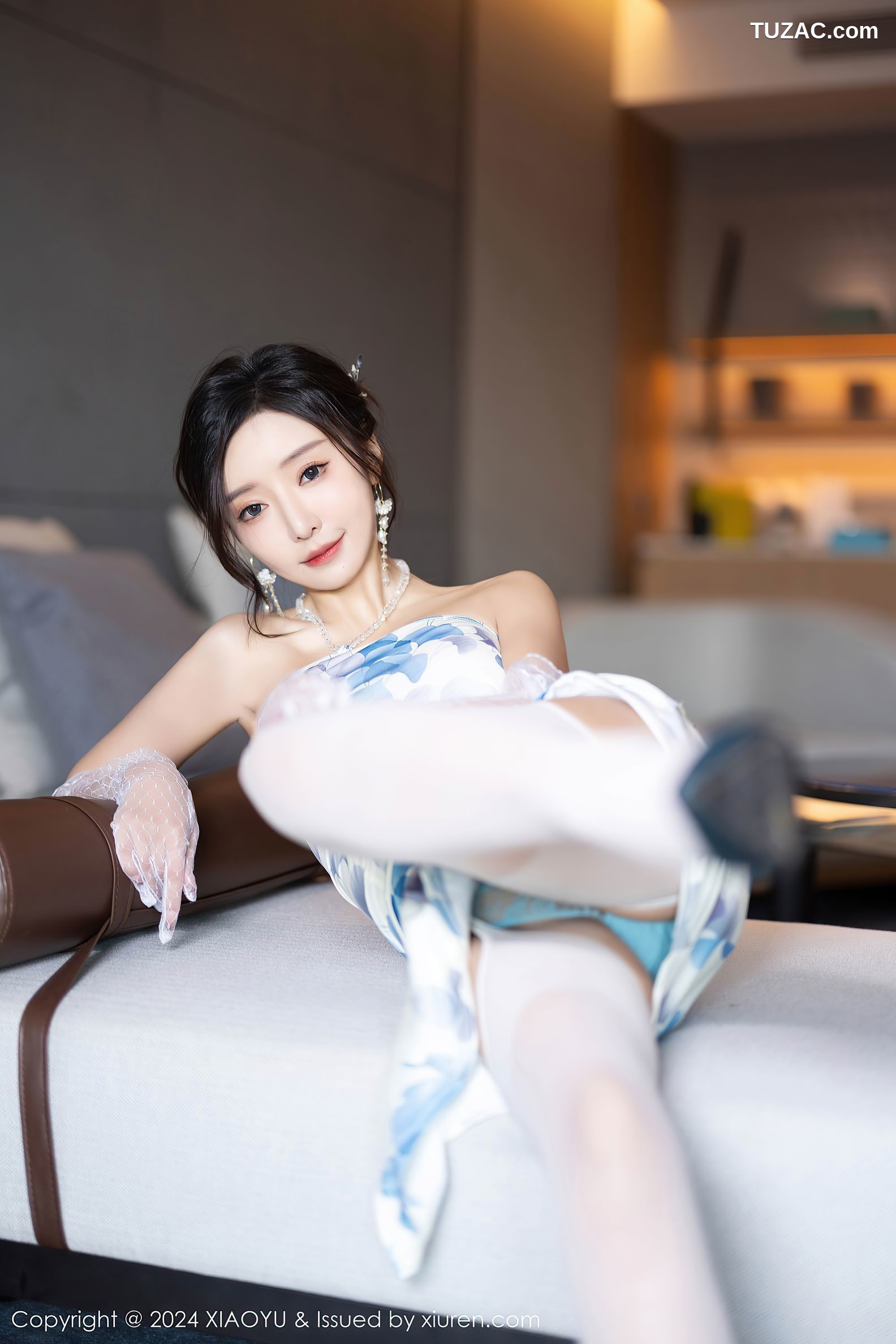 XiaoYu语画界-1191-王馨瑶yanni-蓝印花白长裙诱人白色丝袜-2024.01.24