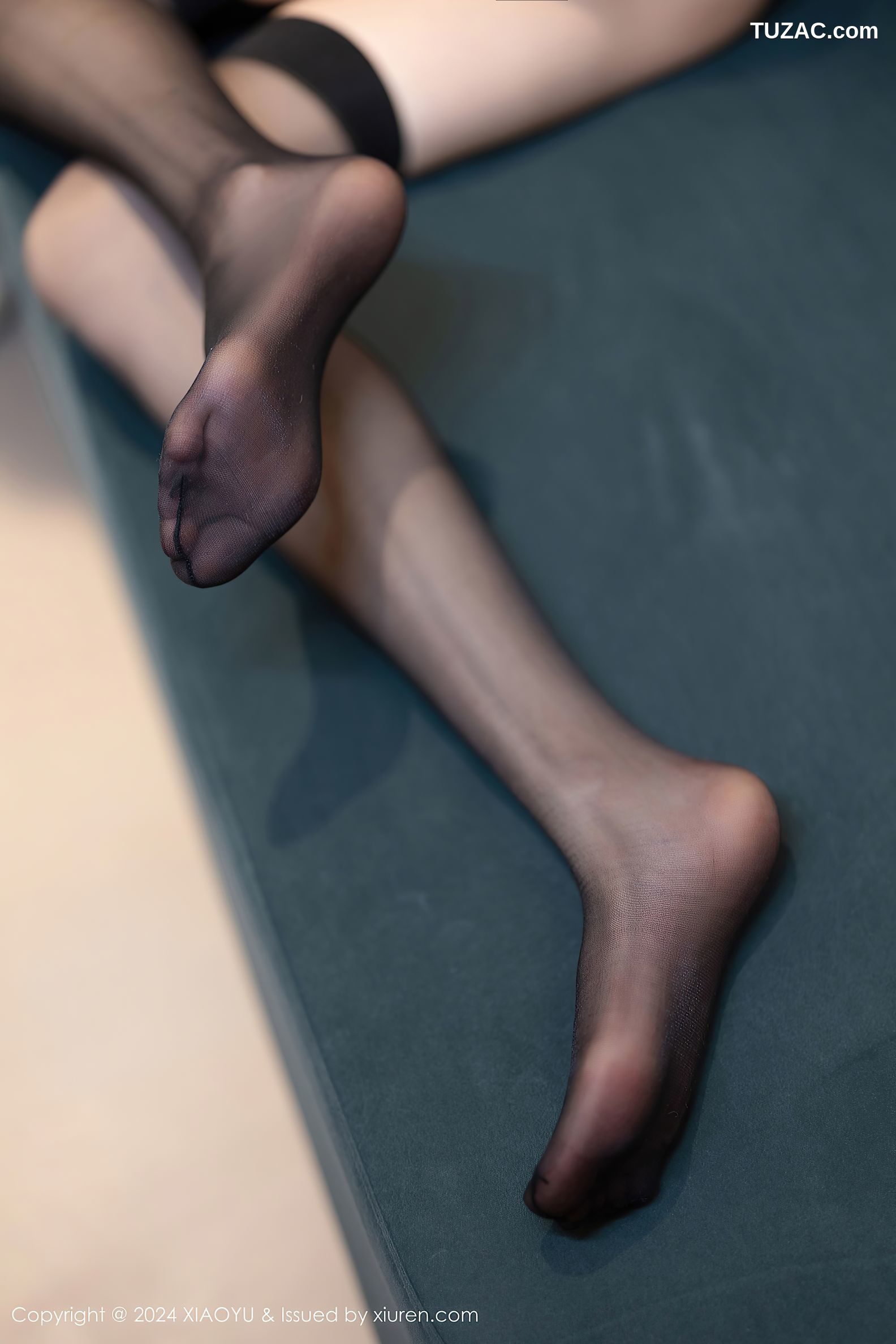 XiaoYu语画界-1195-程程程-淡金礼服长裙玫瑰花束黑色轻透情趣内衣黑丝爆乳-2024.01.31