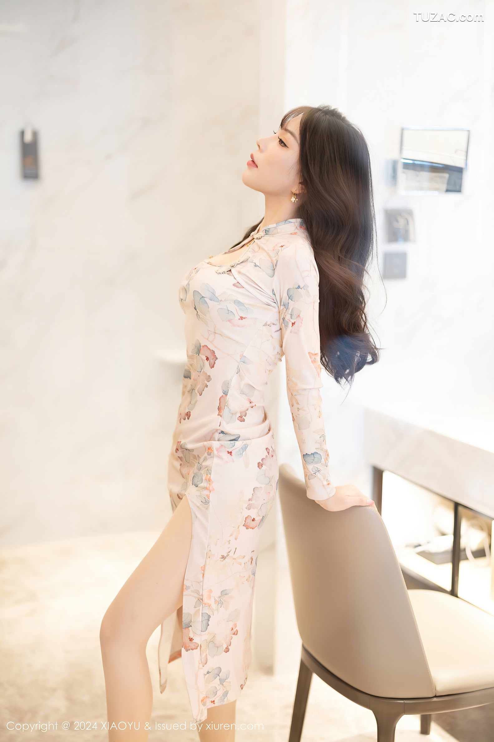 XiaoYu语画界-1199-徐莉芝Booty-白色印花旗袍灰色针织内衣灰丝-2024.02.05