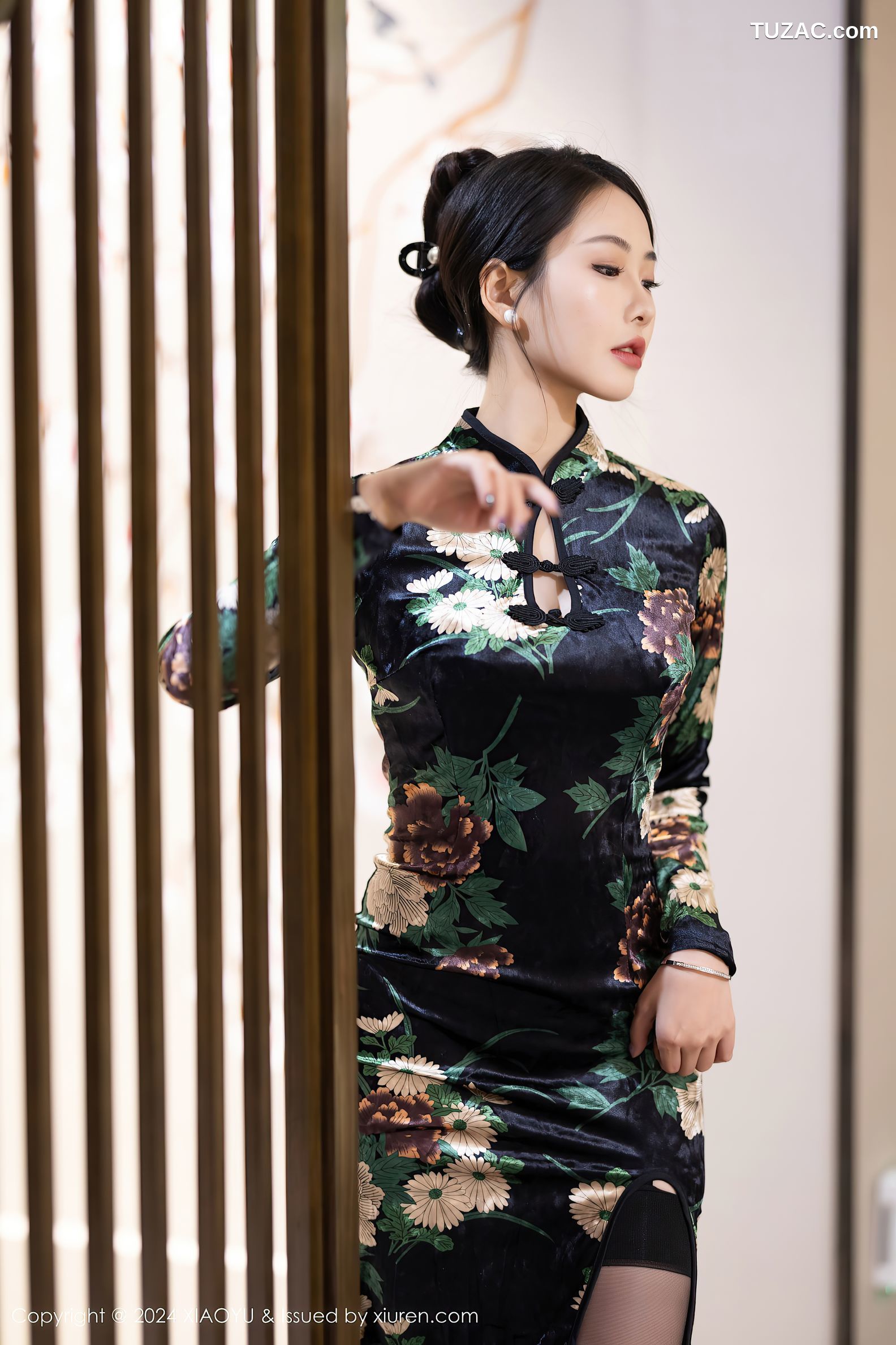 XiaoYu语画界-1218-苏苏阿-深色印花旗袍黑蕾丝内衣黑丝-2024.03.12