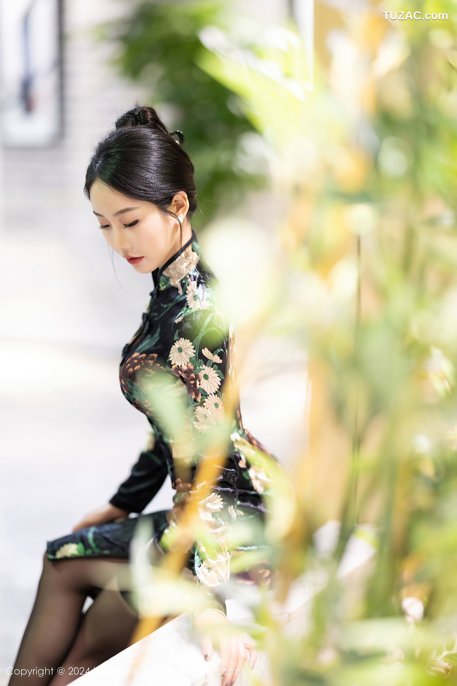 XiaoYu语画界-1218-苏苏阿-深色印花旗袍黑蕾丝内衣黑丝-2024.03.12
