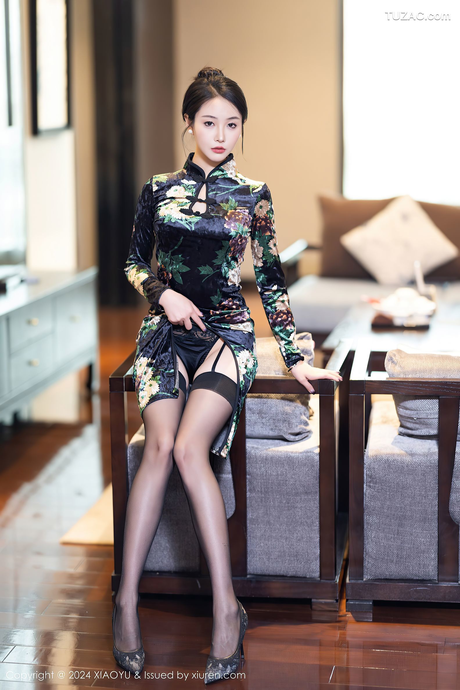 XiaoYu语画界-1218-苏苏阿-深色印花旗袍黑蕾丝内衣黑丝-2024.03.12