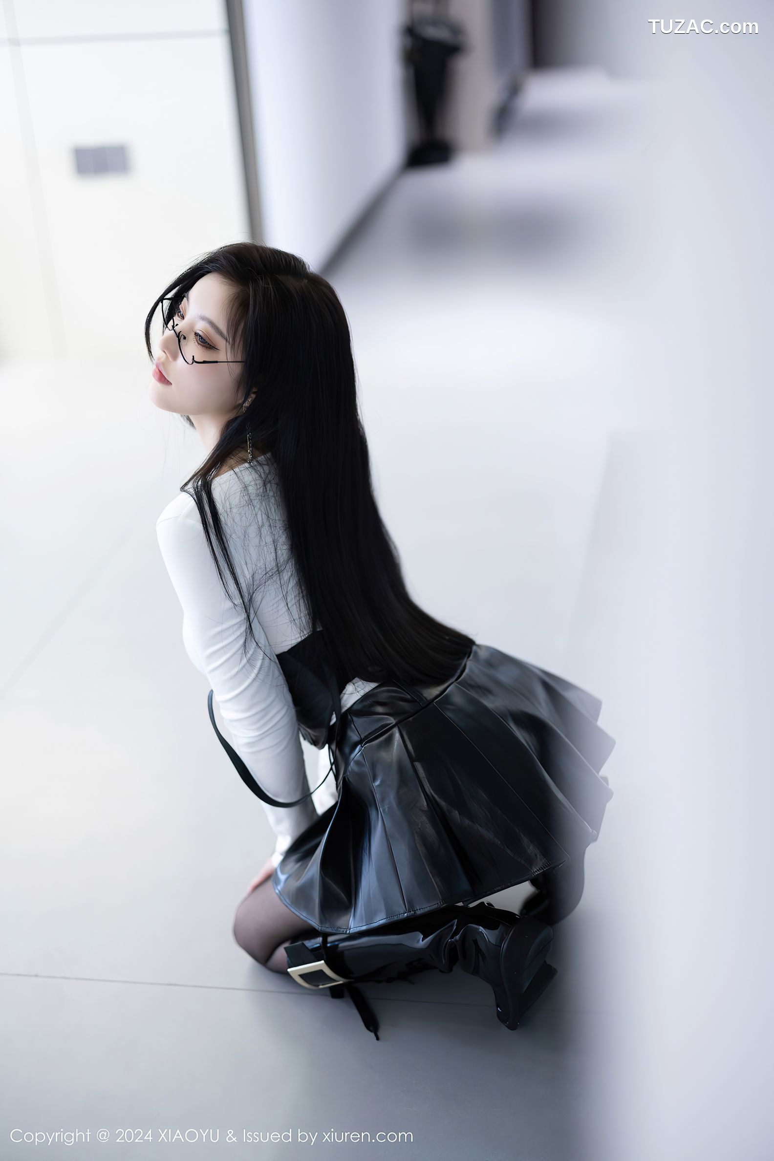 XiaoYu语画界-1223-杨晨晨Yome-哈尔滨旅拍-白衬衫黑短裙黑丝-2024.03.22