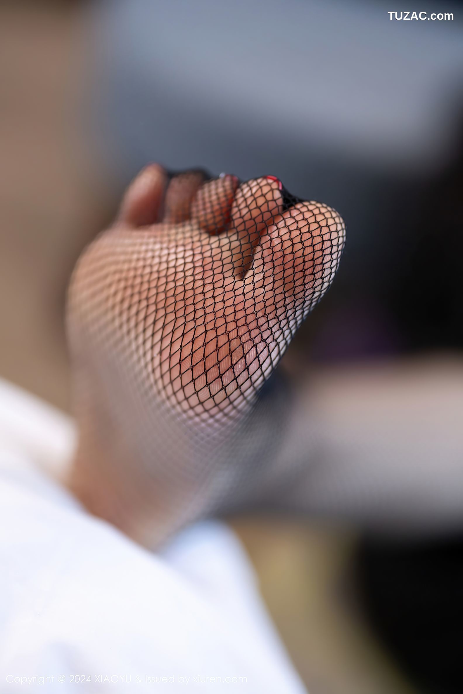 XiaoYu语画界-1225-小蛮妖Yummy-海南旅拍-黑衬衫长裤紫色情趣内衣爆乳黑丝-2024.03.26