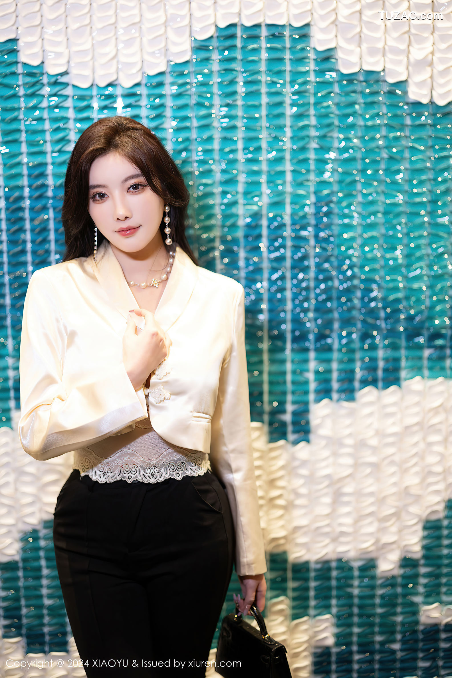XiaoYu语画界-1233-杨晨晨Yome-哈尔滨旅拍-OL白衫黑裤黑蕾丝内衣黑丝-2024.04.12