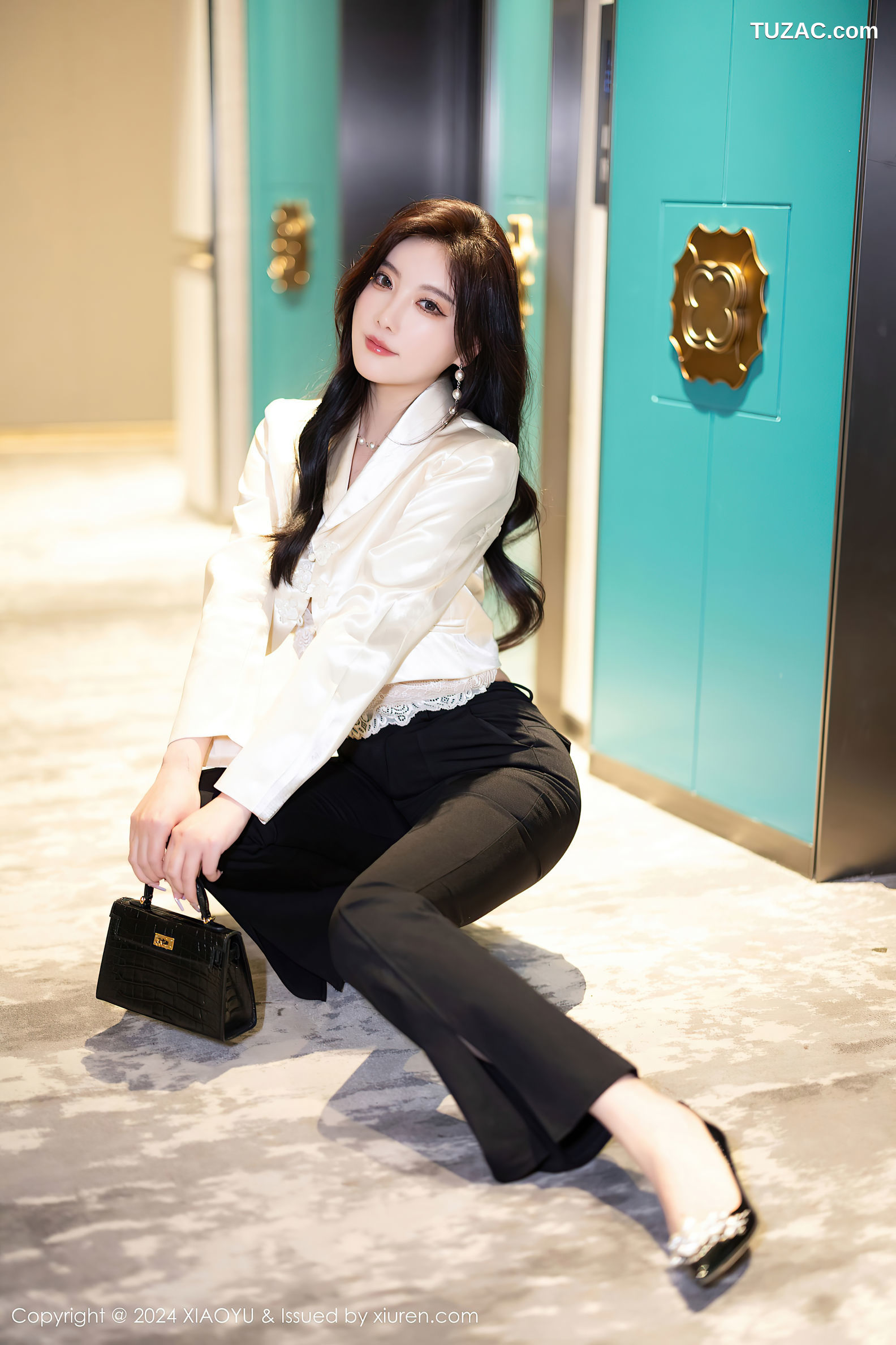 XiaoYu语画界-1233-杨晨晨Yome-哈尔滨旅拍-OL白衫黑裤黑蕾丝内衣黑丝-2024.04.12