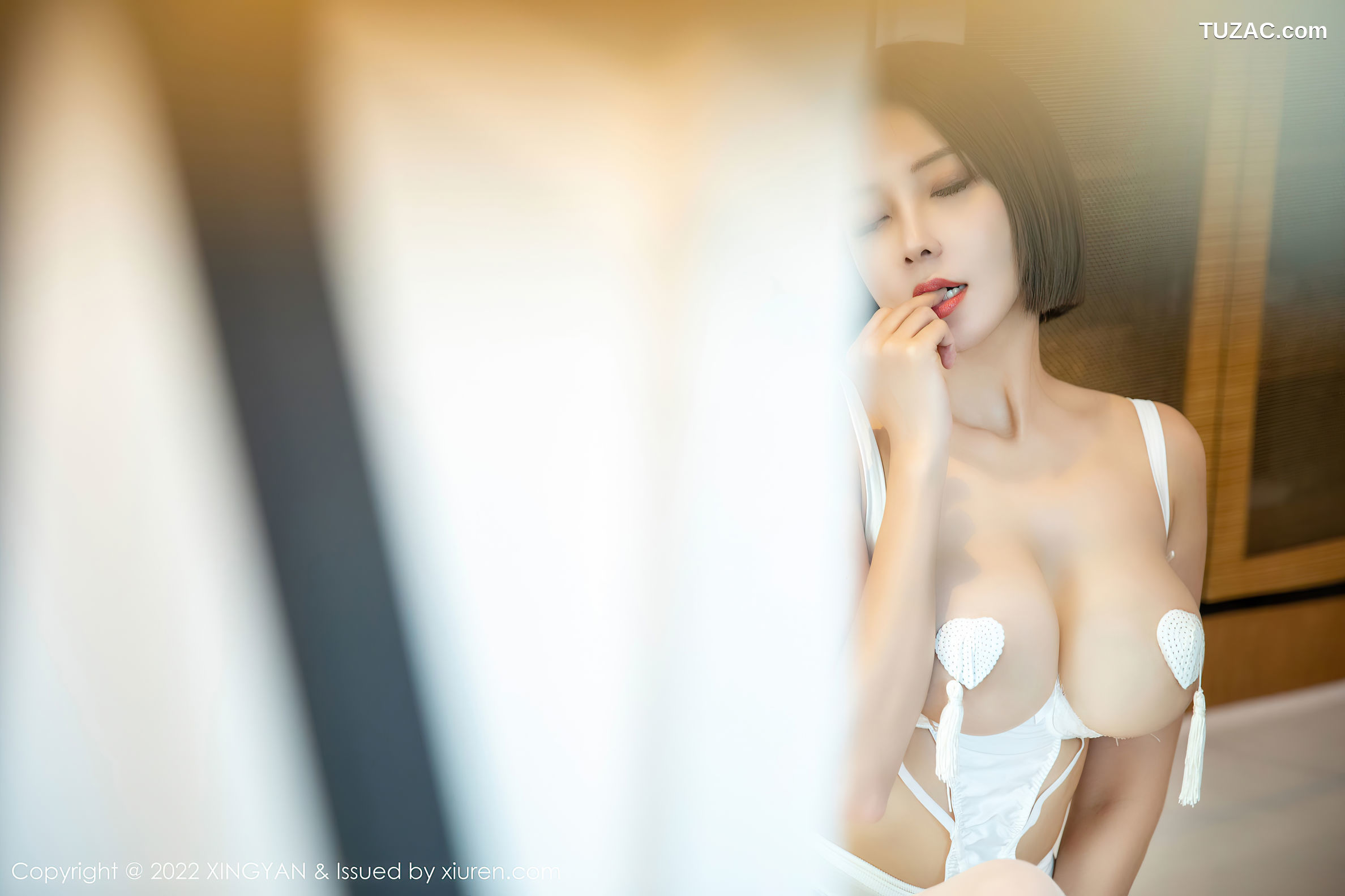 XingYan星颜社-145-果儿-白色内衣吊带袜乳贴