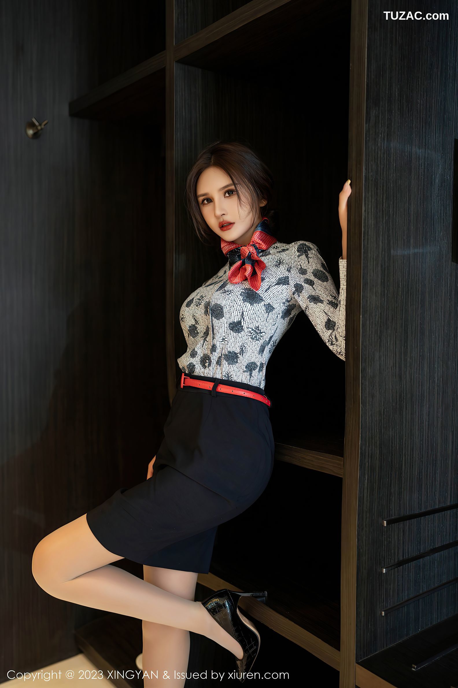 XingYan星颜社-219-Emily尹菲-女管家制服黑色内衣肉丝-2023.11.29
