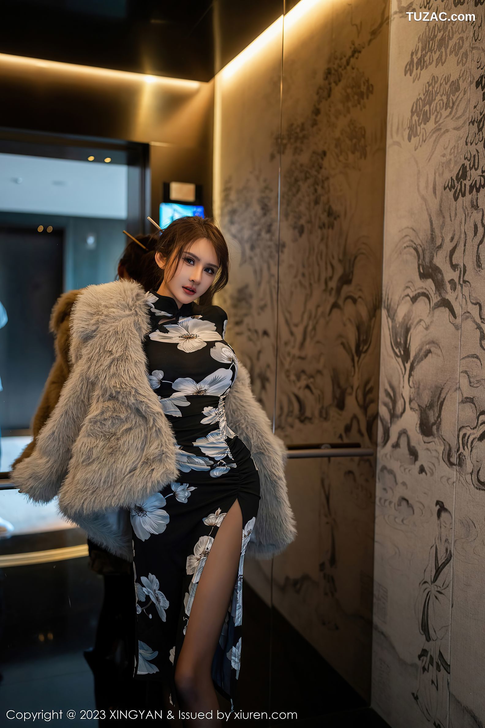 XingYan星颜社-221-Emily尹菲-黑色印花旗袍黑丝-2023.12.07