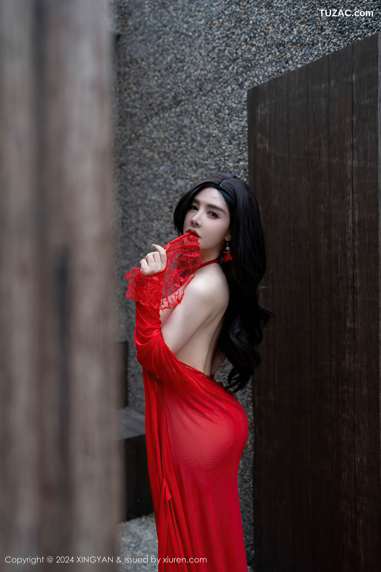 XingYan星颜社-245-潘思沁-红色长裙黑丝真空爆乳-2024.06.21