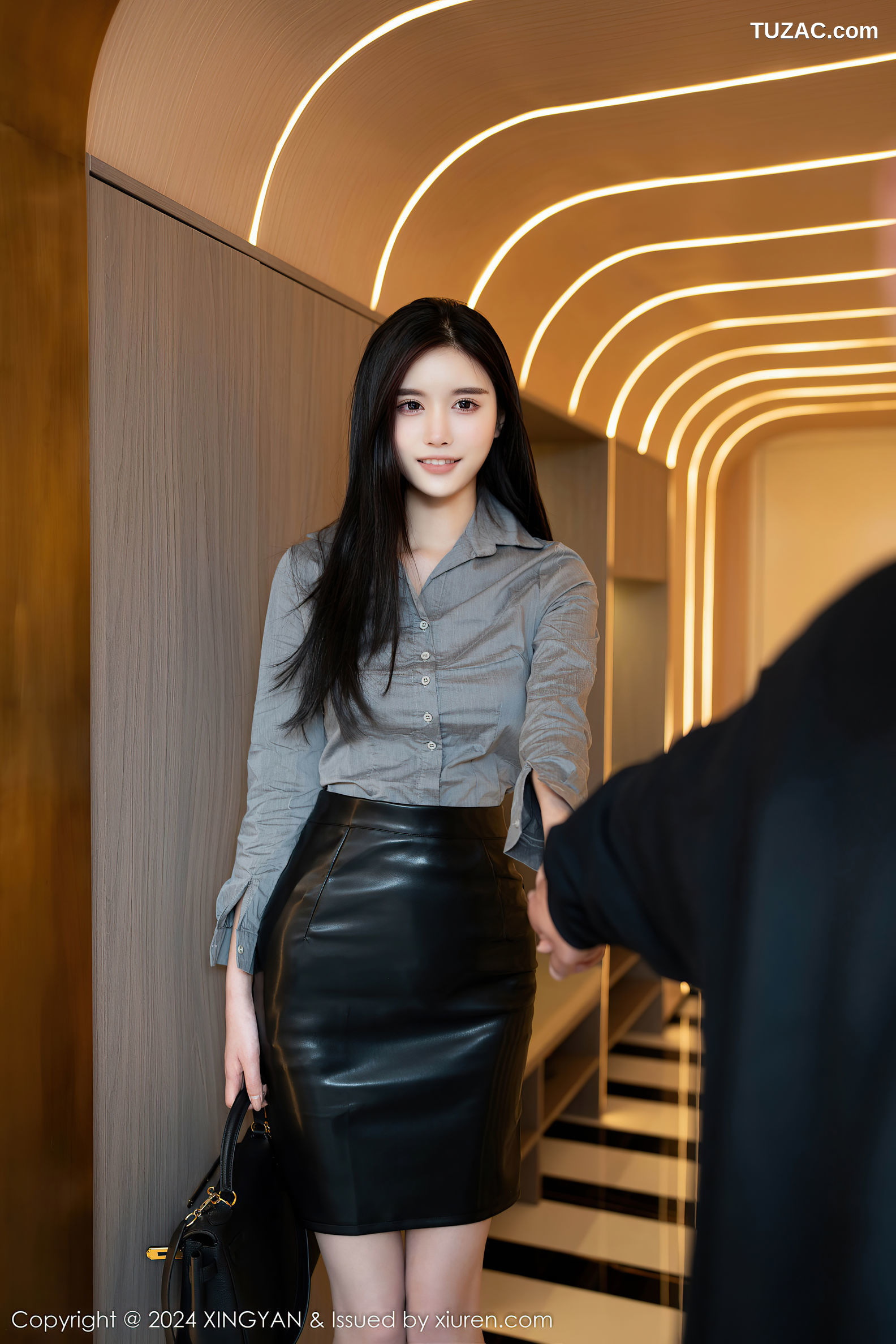 XingYan星颜社-288-Erikaki-OL灰衬衫黑皮裙浴室爆乳-2024.11.22