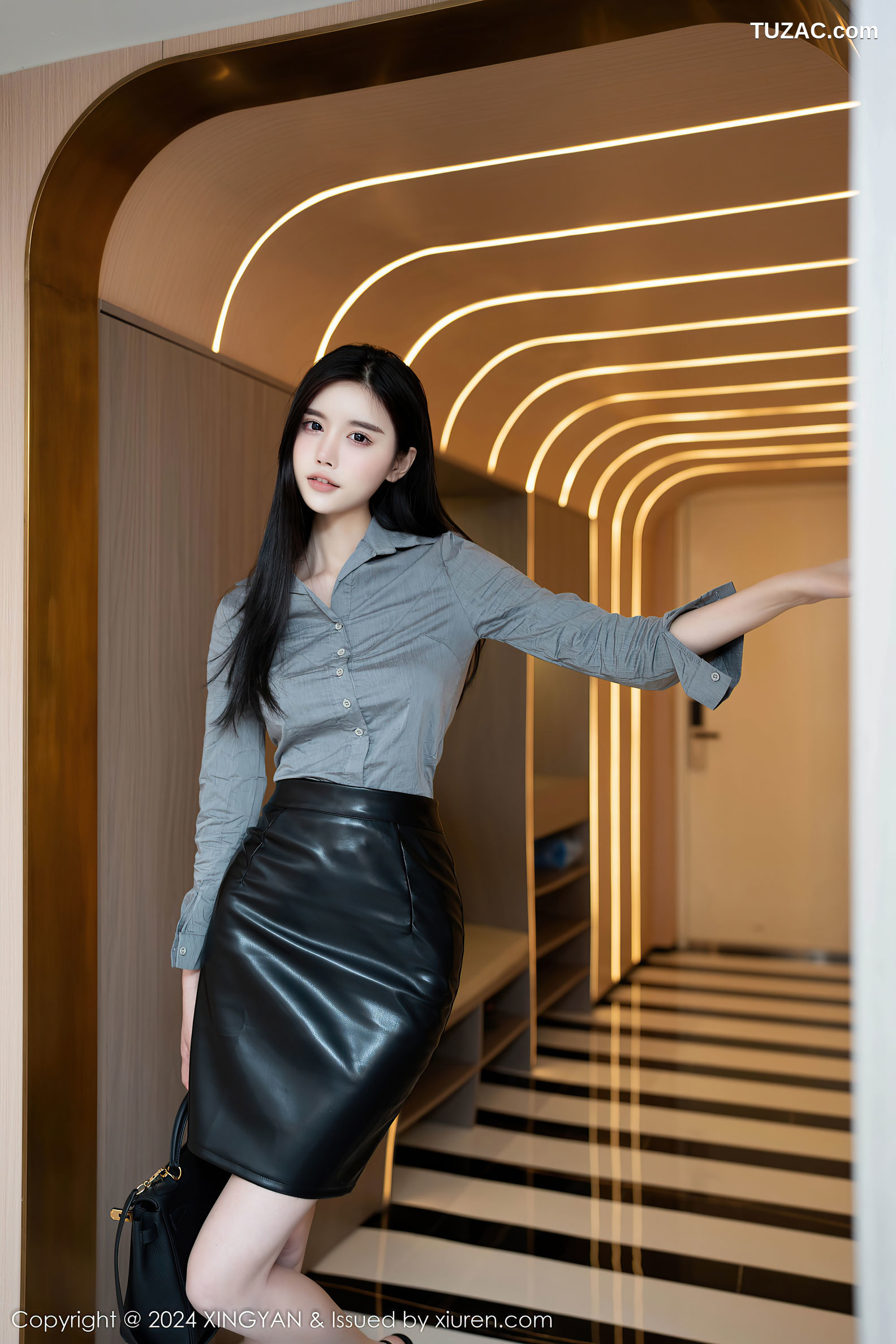 XingYan星颜社-288-Erikaki-OL灰衬衫黑皮裙浴室爆乳-2024.11.22