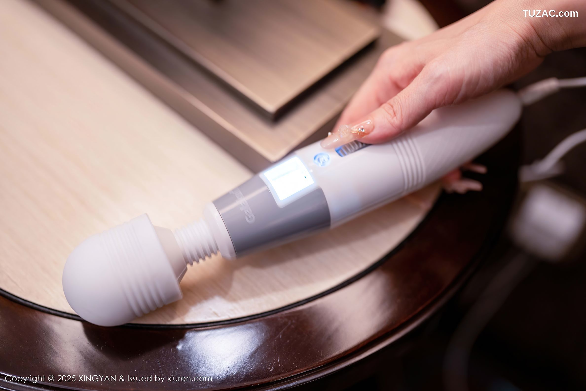 XingYan星颜社-319-潘思沁-温心怡-双人模特蓝制服空姐黑蕾丝情趣内衣黑丝爆乳-2025.03.07