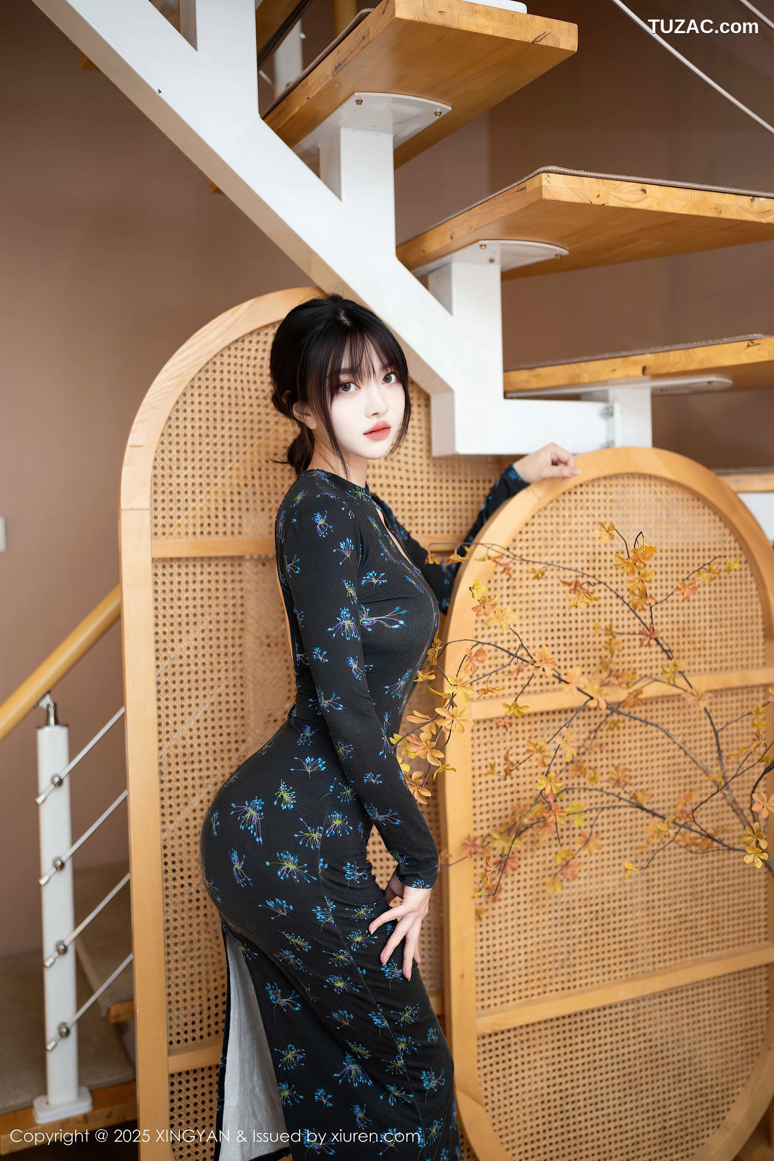 XingYan星颜社-339-白露lulu-黑色印花紧身裙诱人肉色丝袜-2025.04.23