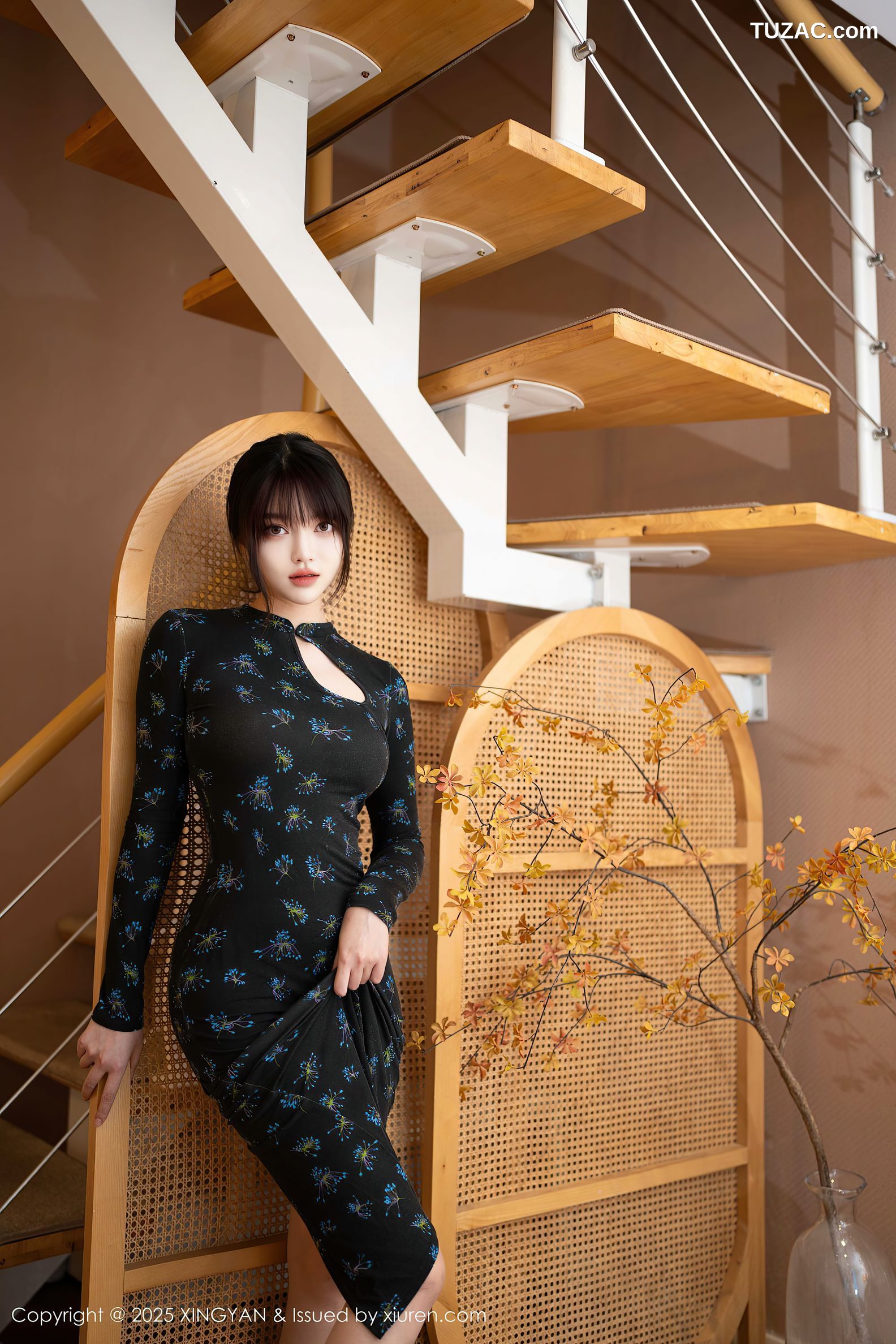 XingYan星颜社-339-白露lulu-黑色印花紧身裙诱人肉色丝袜-2025.04.23